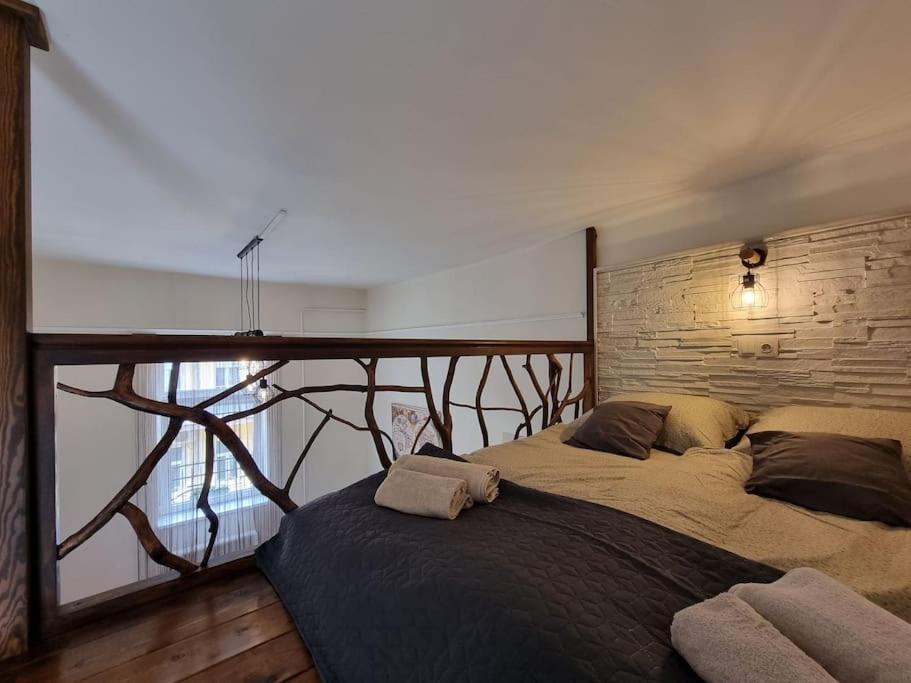 One-Bedroom Apartment - Photo 3