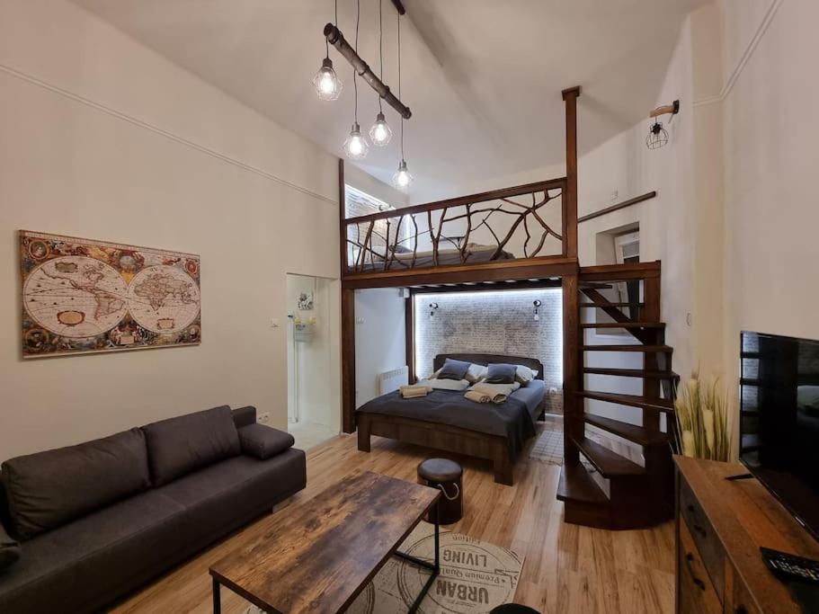 One-Bedroom Apartment - Photo 43