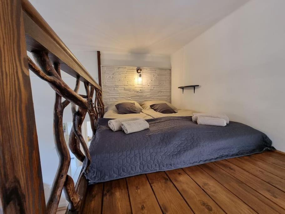 One-Bedroom Apartment - Photo 12