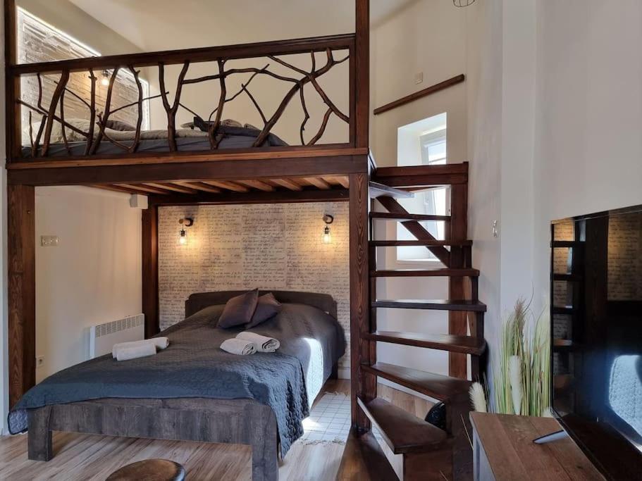 One-Bedroom Apartment - Photo 34