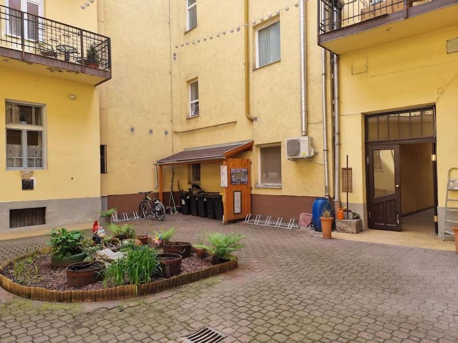 One-Bedroom Apartment - Photo 29