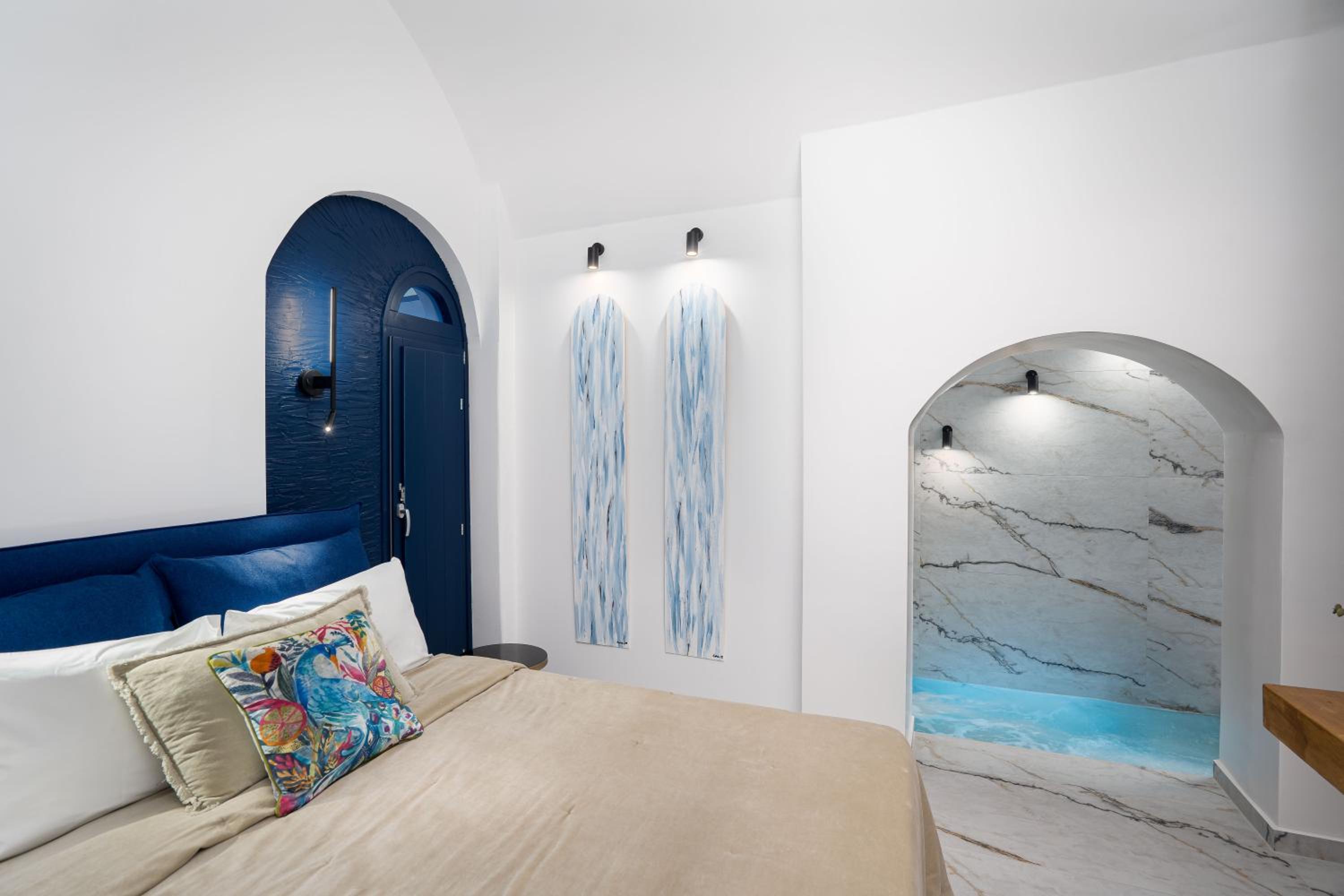 Deluxe Suite with indoor Spa Bath and private pool