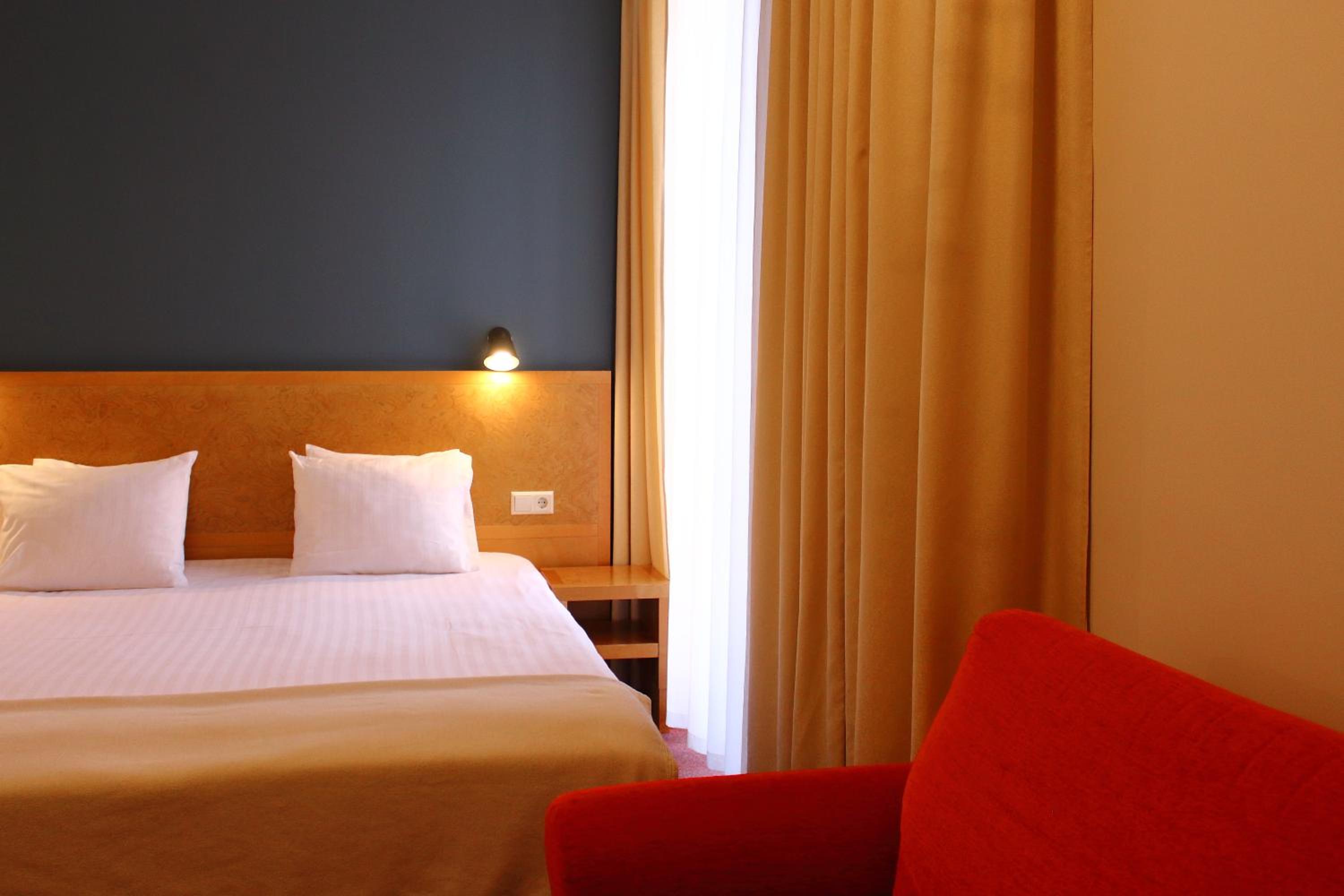 Double or Twin Room - Disability Access - Photo 1