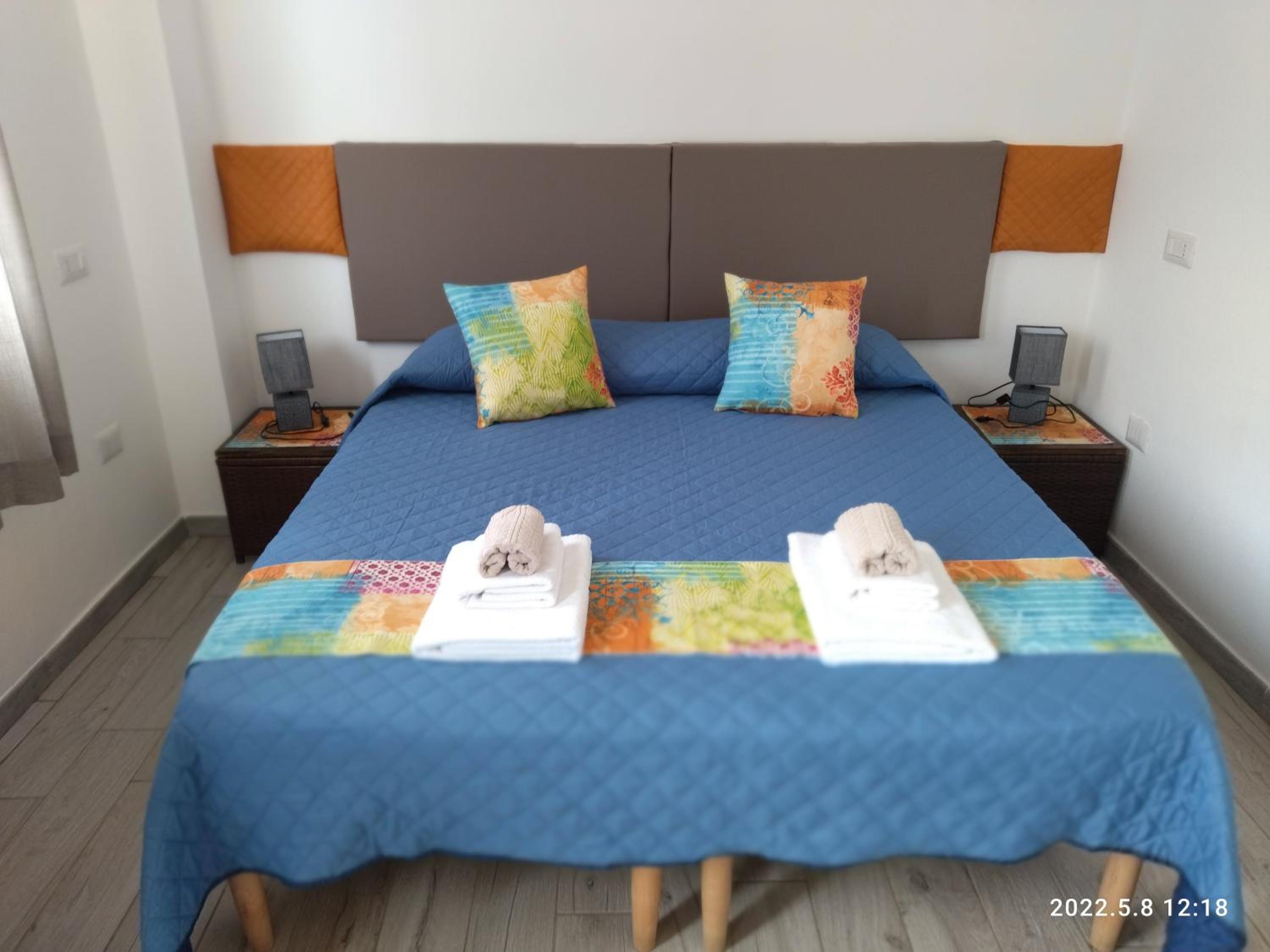 One-Bedroom Apartment - Photo 1