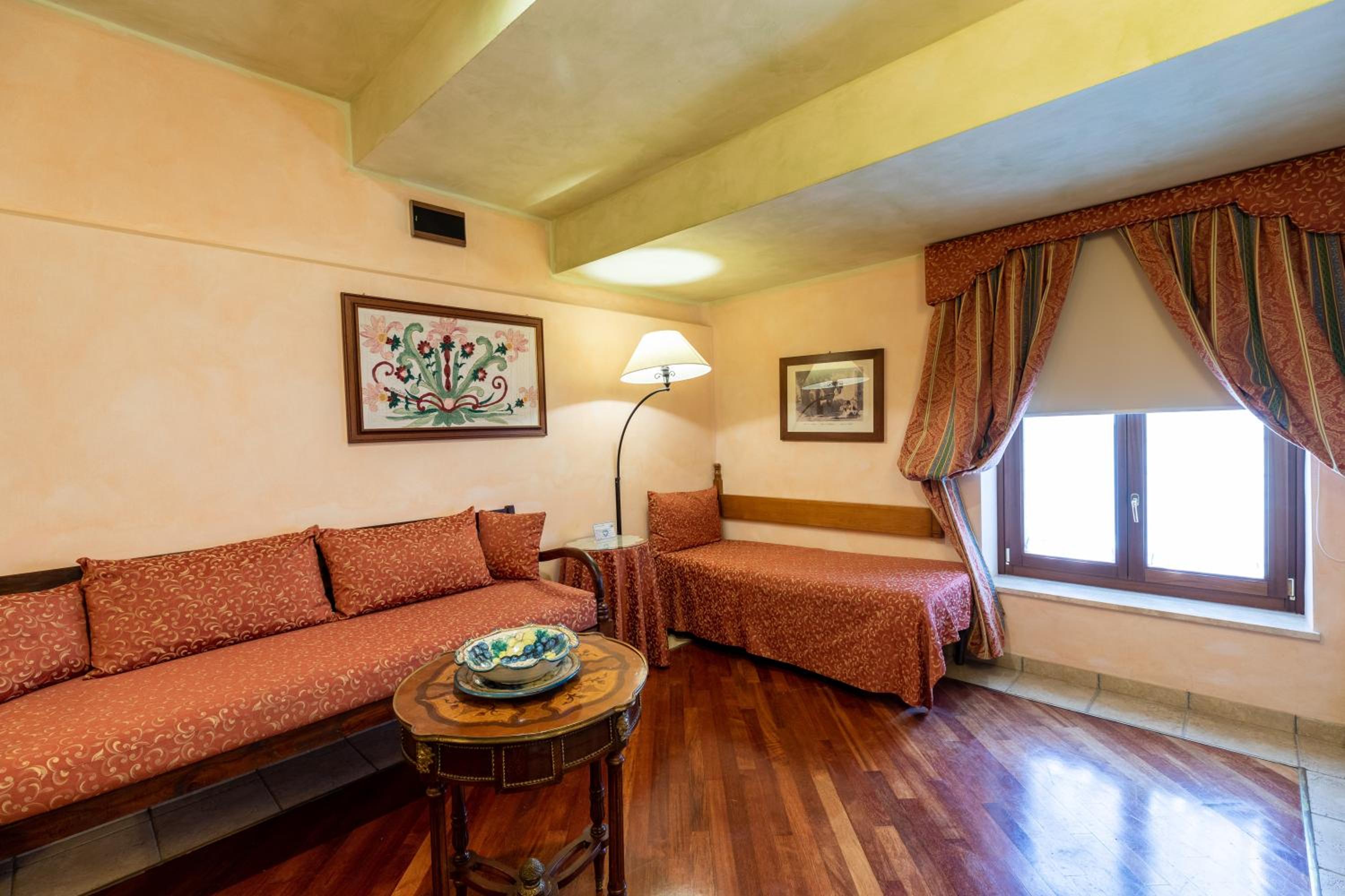 Two-Bedroom Suite - Photo 2