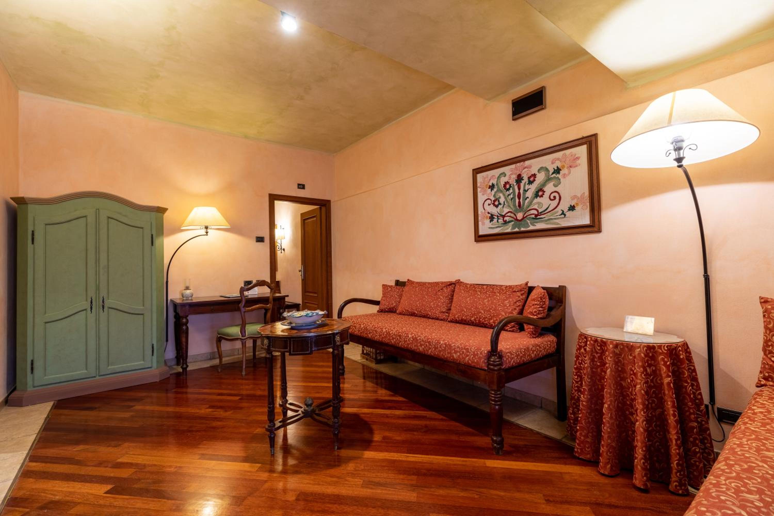 Two-Bedroom Suite - Photo 3