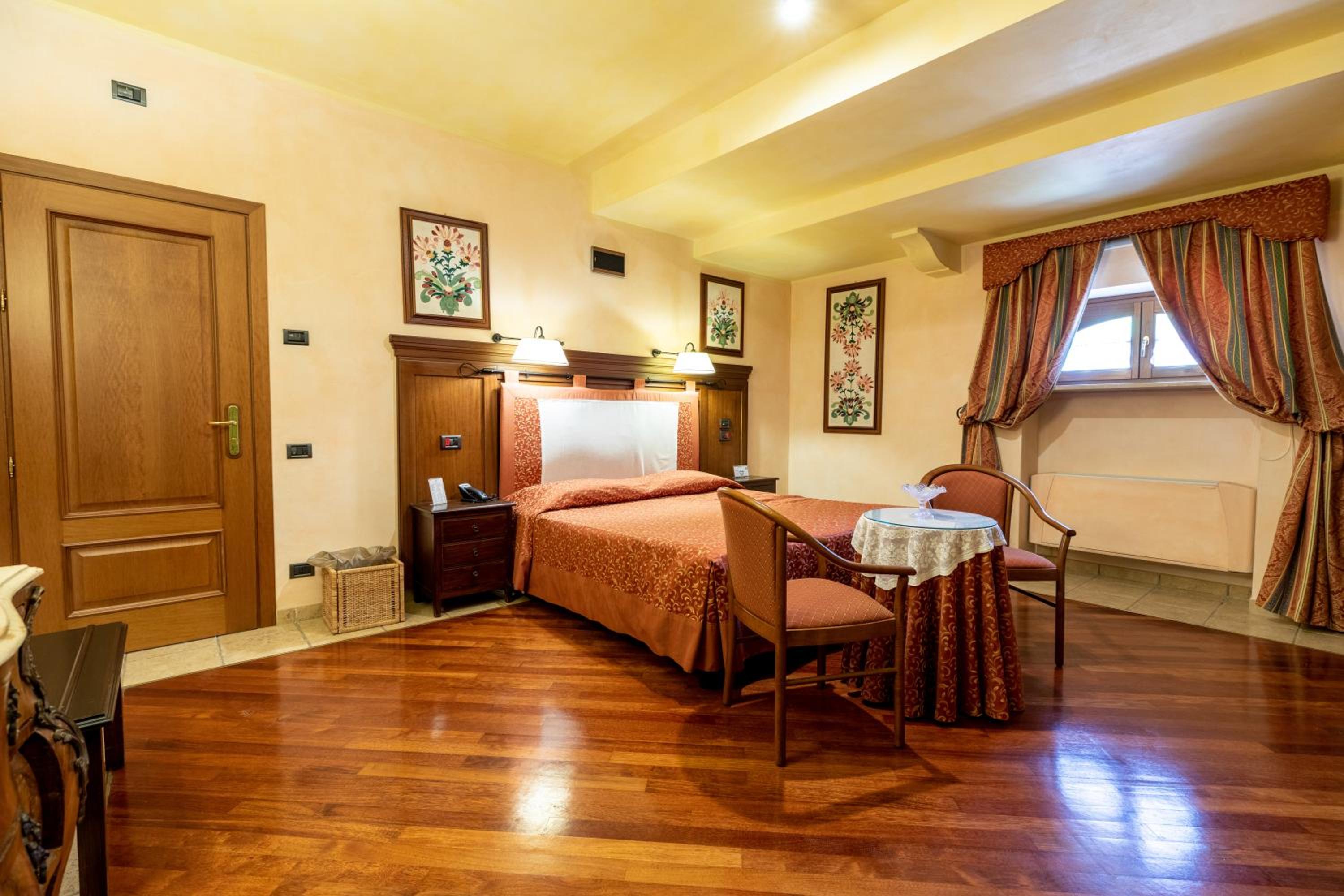 Two-Bedroom Suite - Photo 5