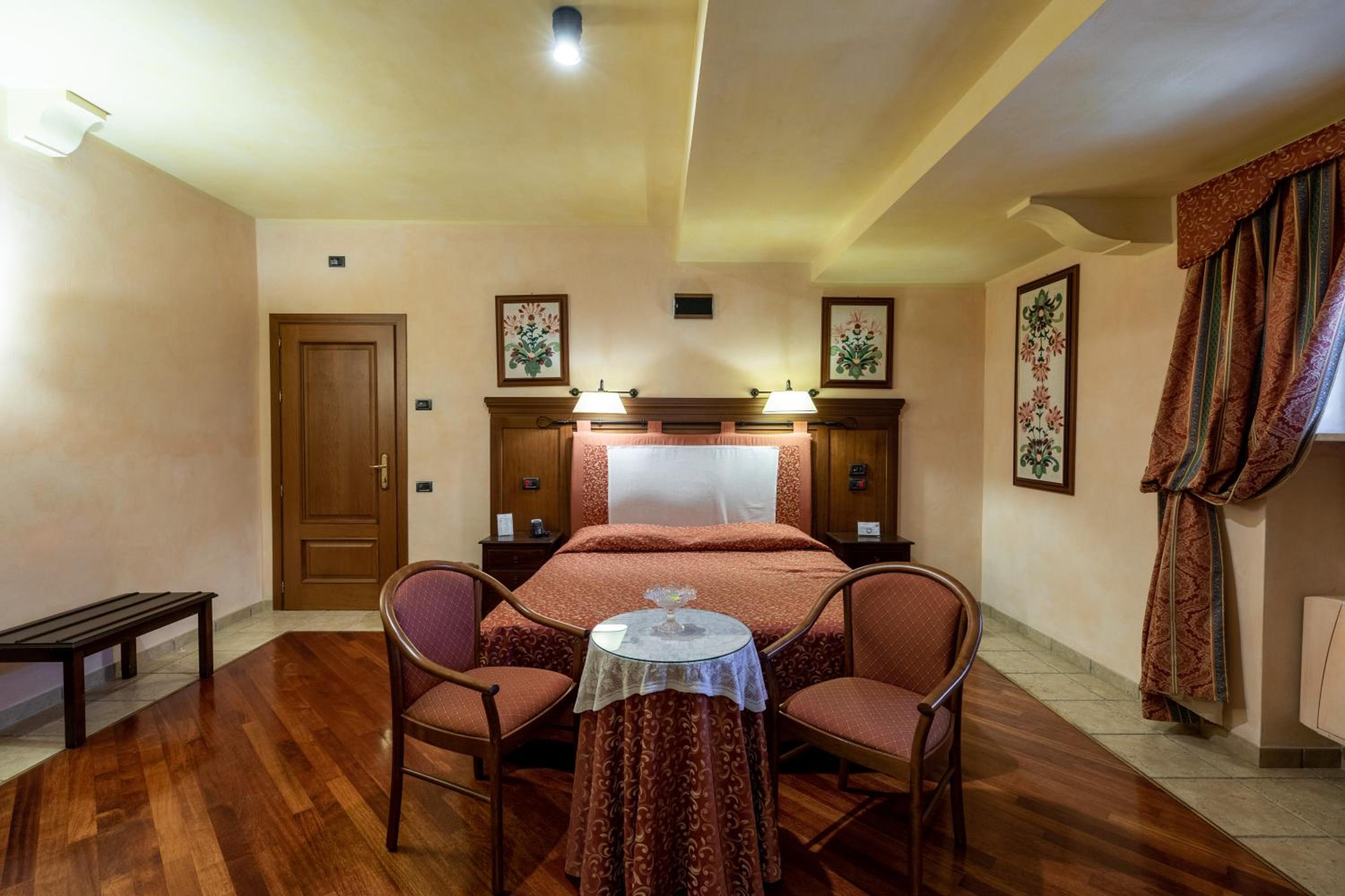 Two-Bedroom Suite - Photo 8
