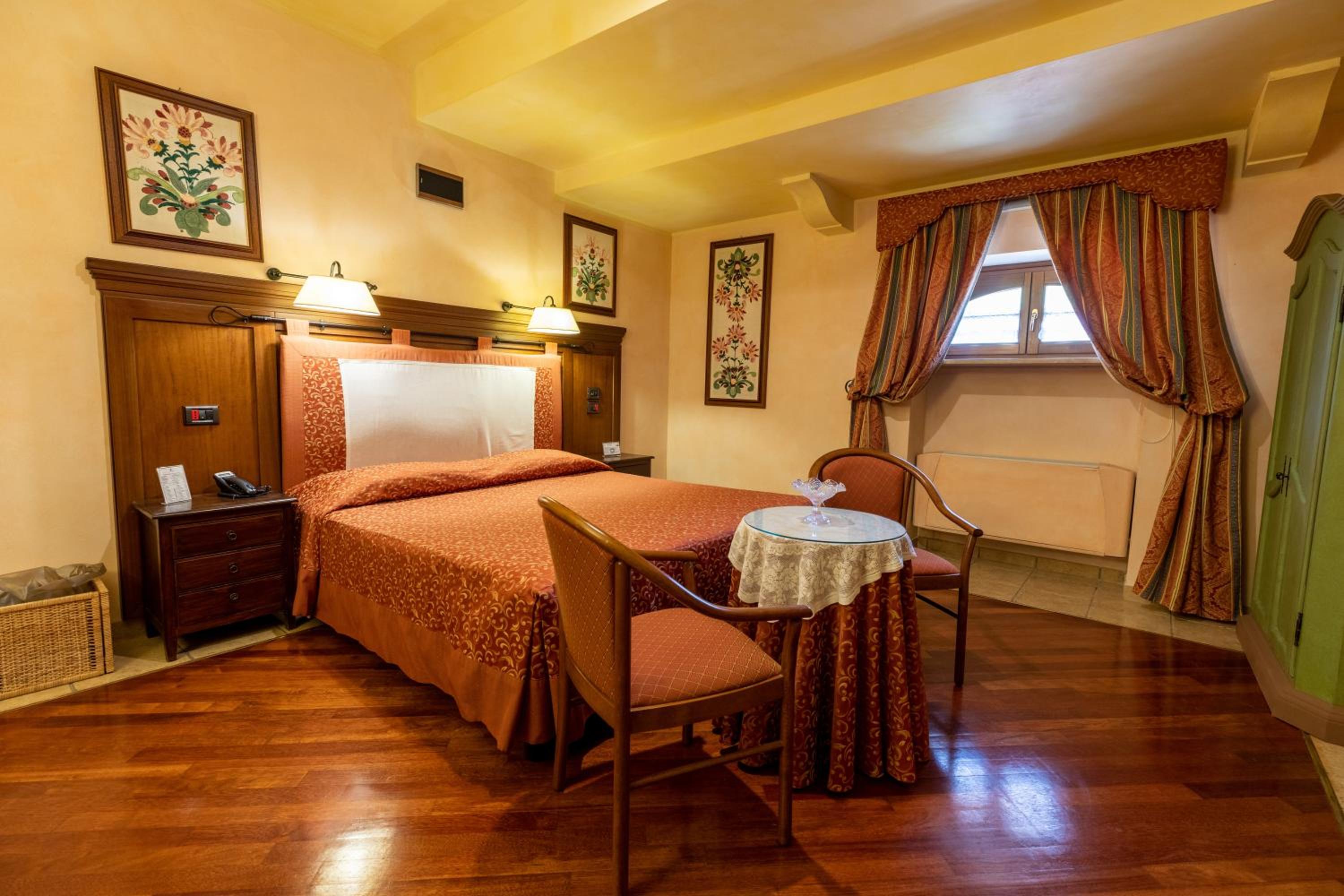 Two-Bedroom Suite - Photo 15