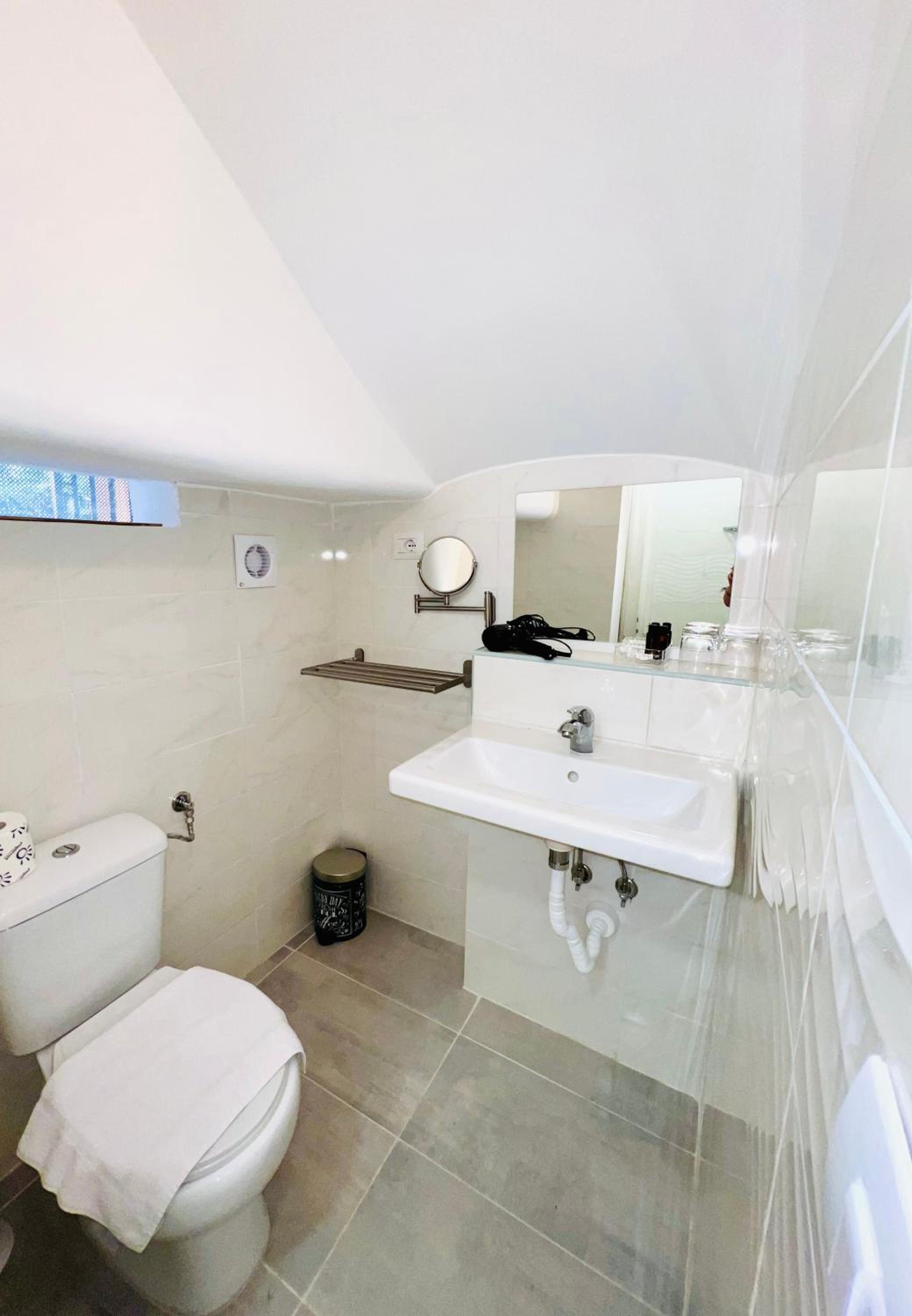 Classic Triple Room photo 2