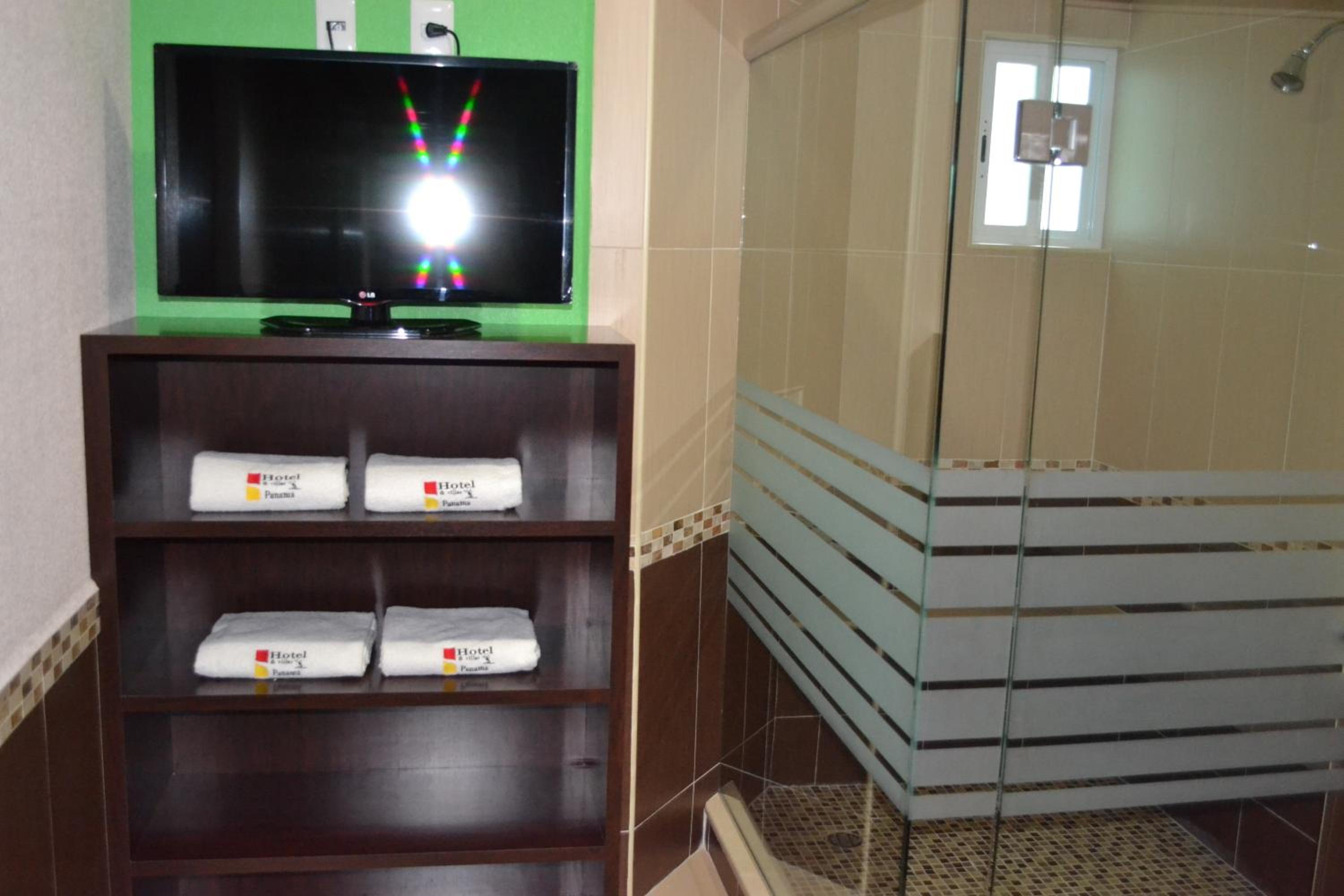 Master Suite with Jacuzzi photo 3