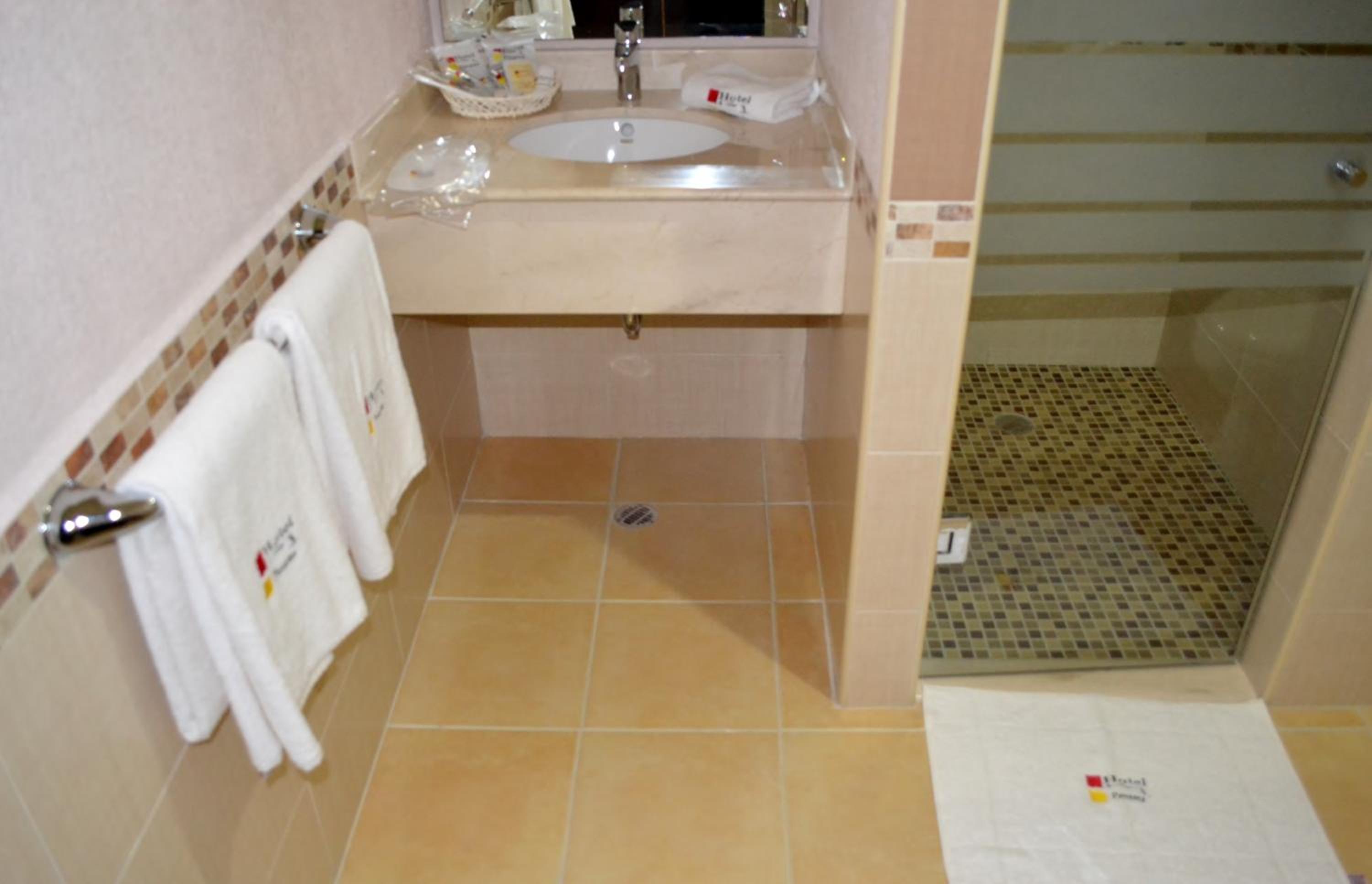 Double Room with Two Double Beds photo 2