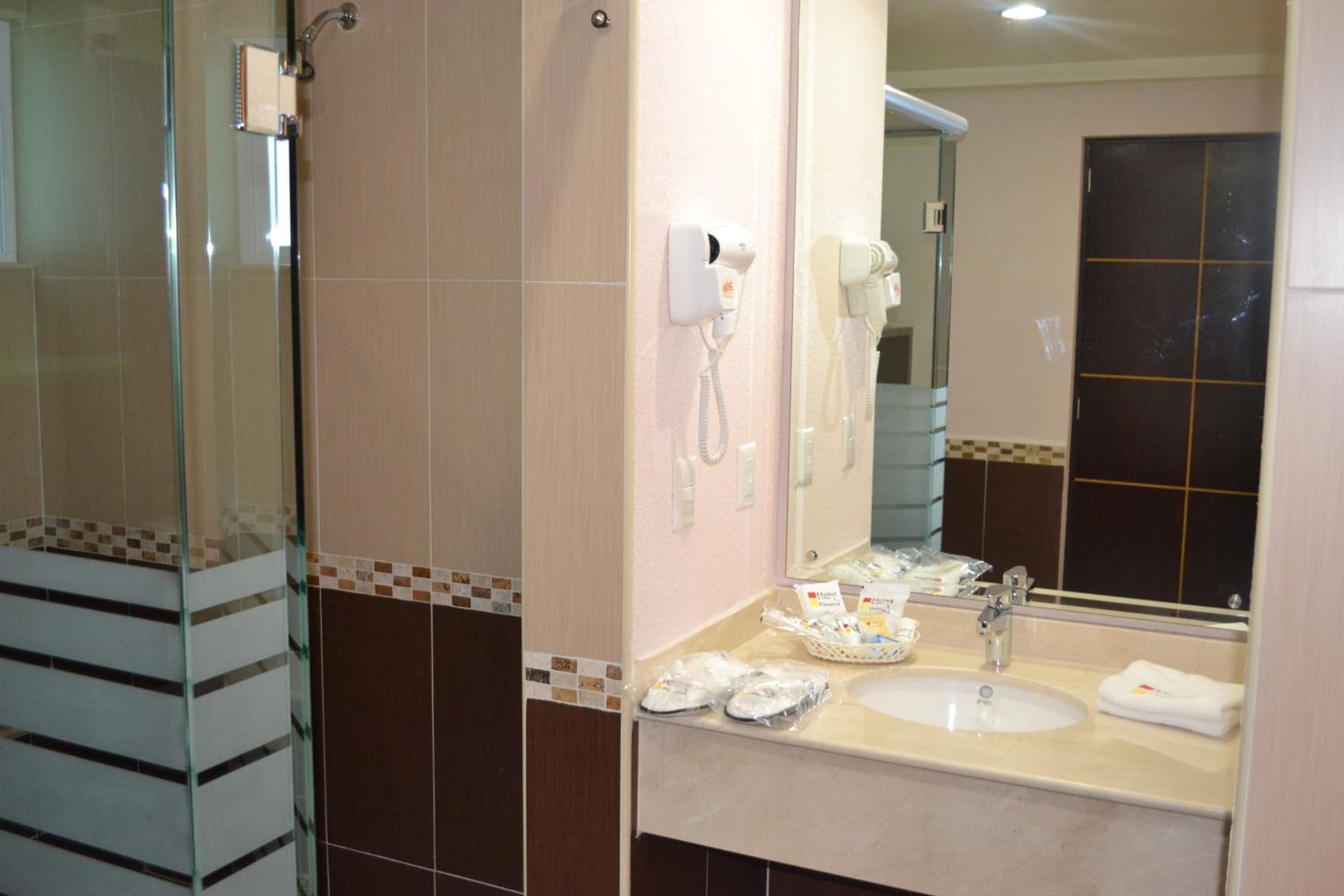 Master Suite with Jacuzzi photo 2