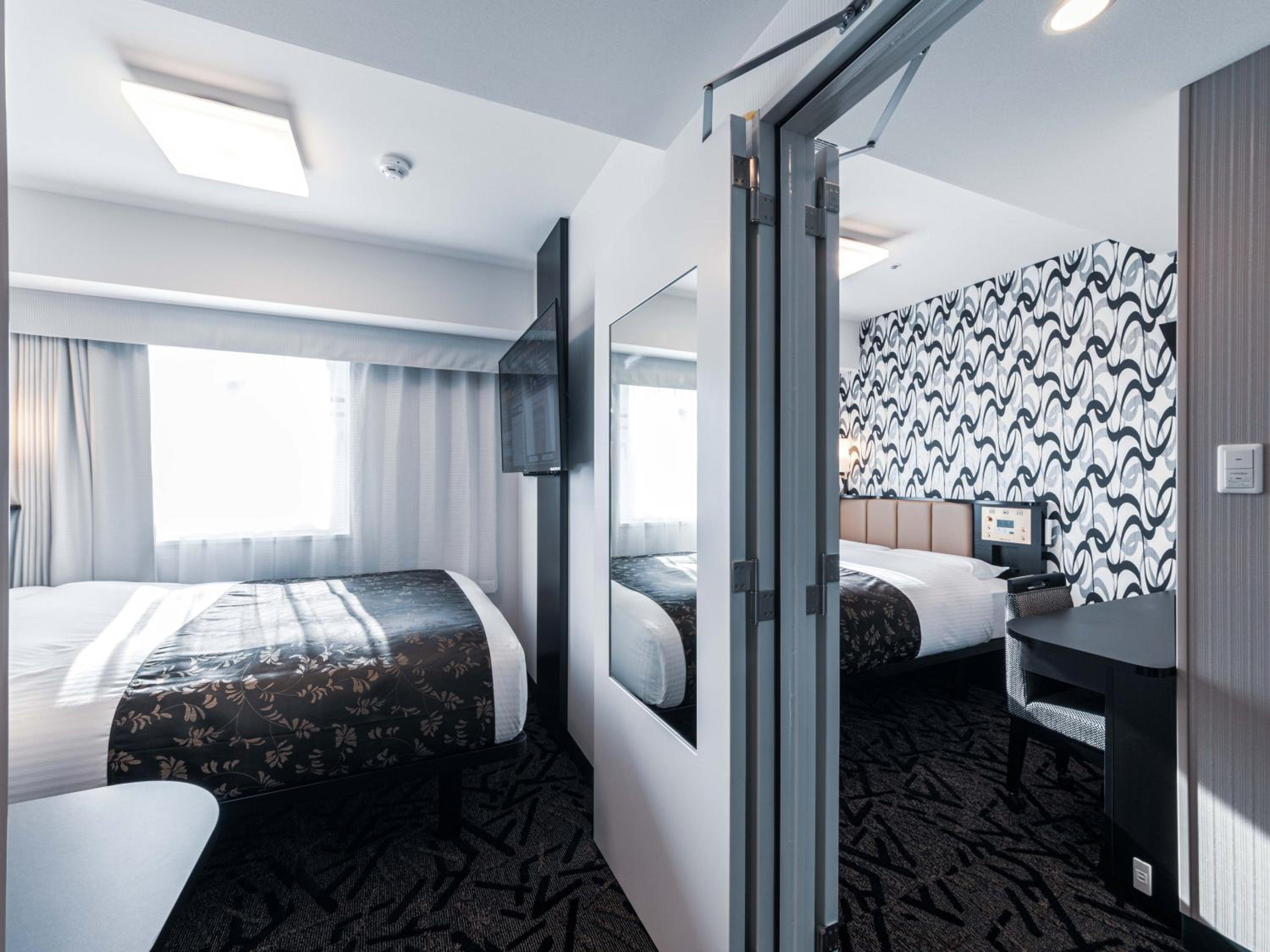 Two Connecting Rooms (4 adult) - Non-Smoking