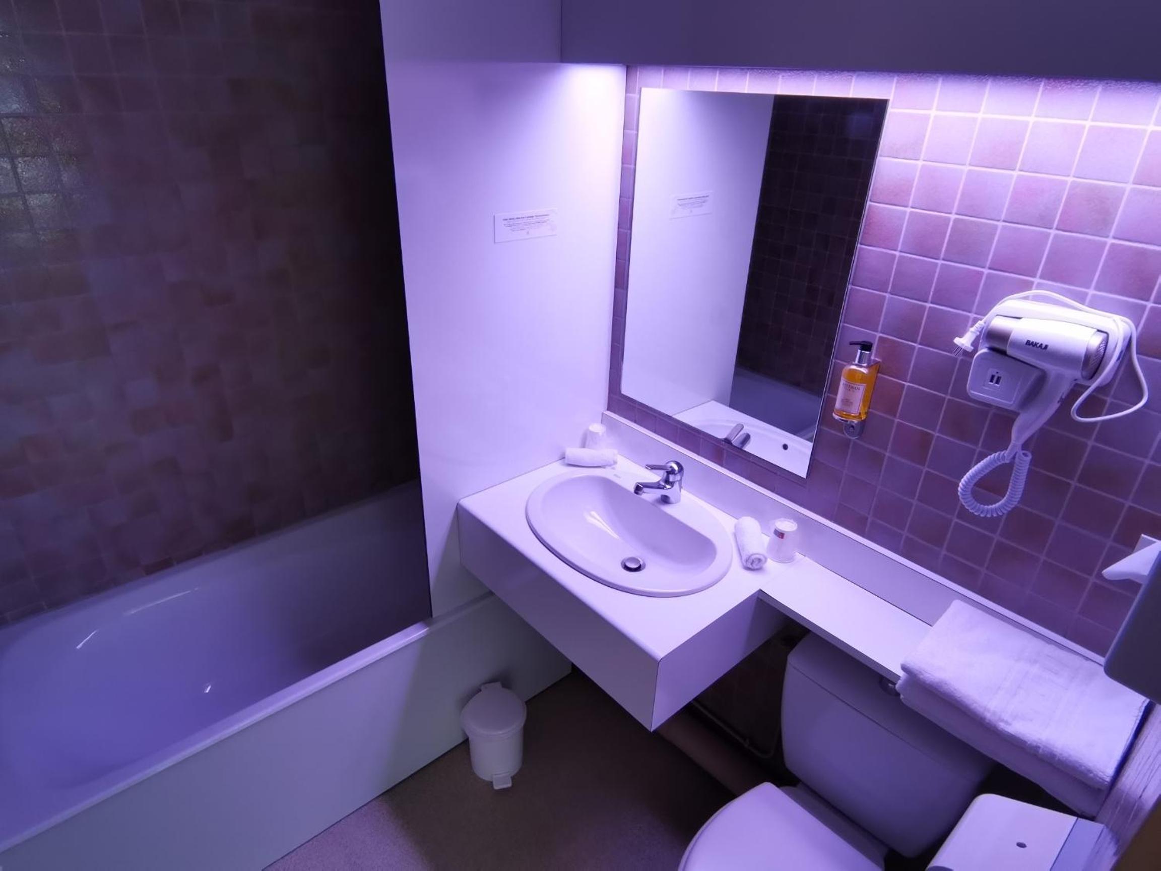 Twin Room - Photo 5
