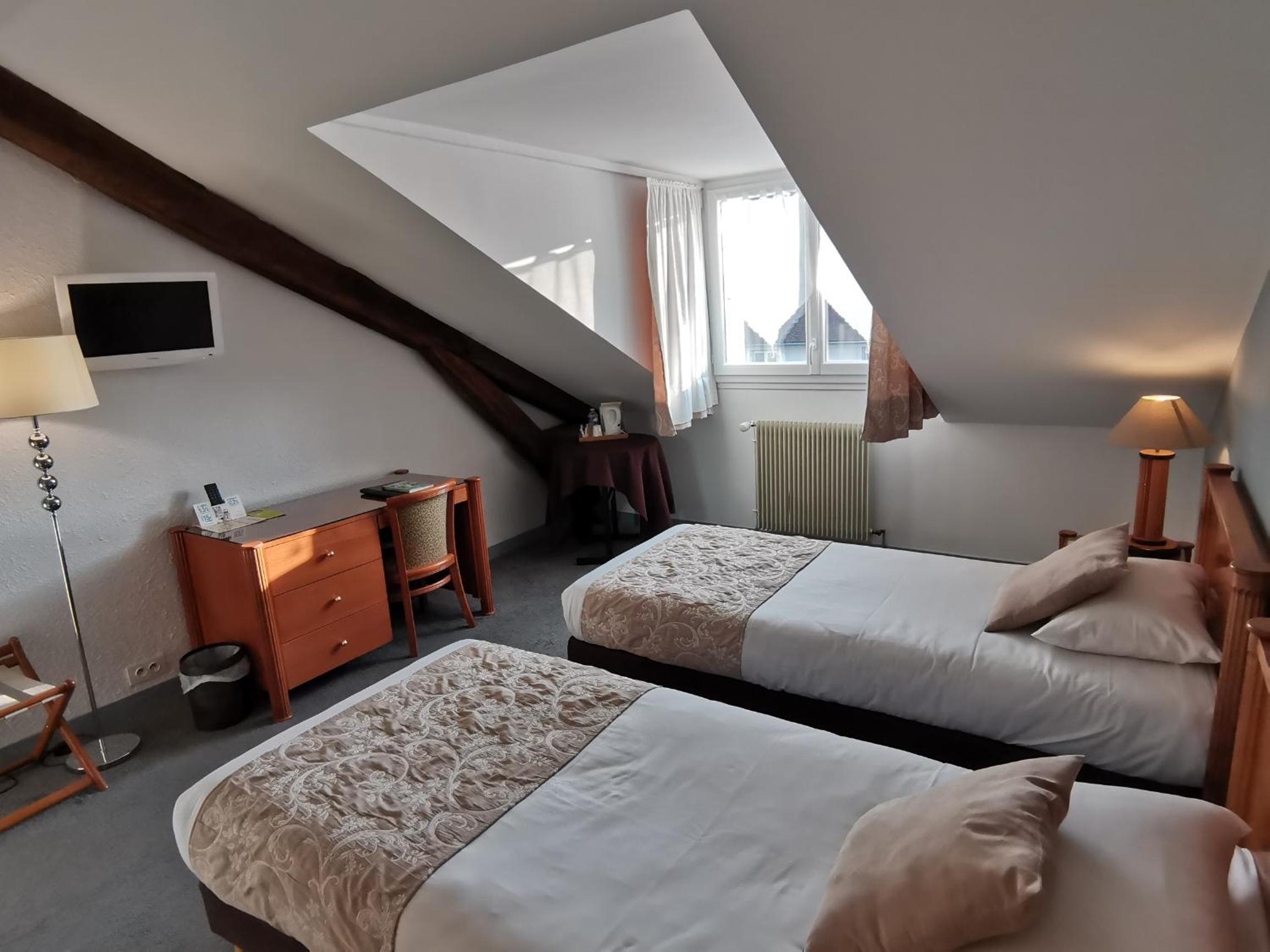 Twin Room - Photo 2