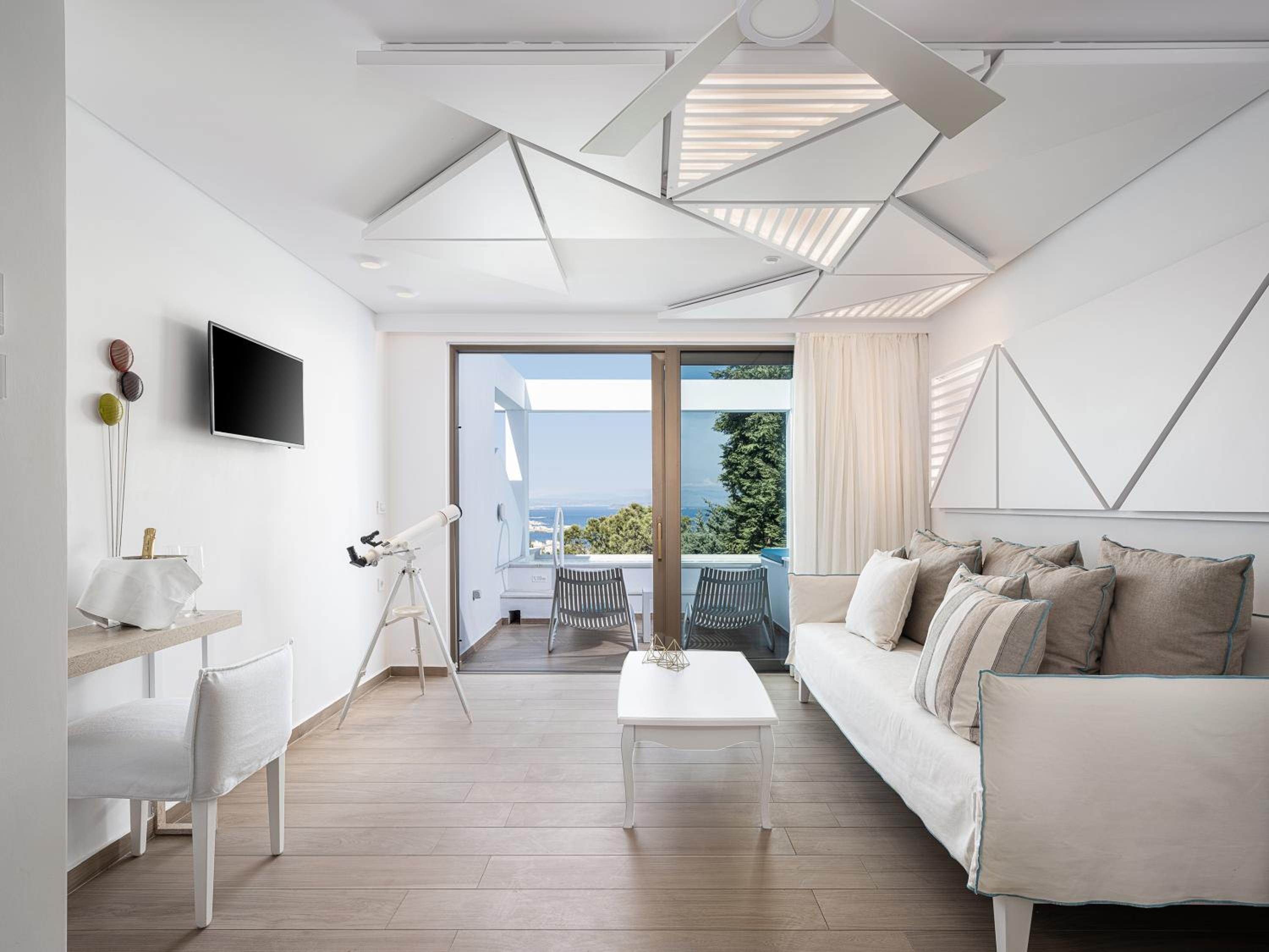 Superior Suite with Sea View and Private Pool - Photo 1