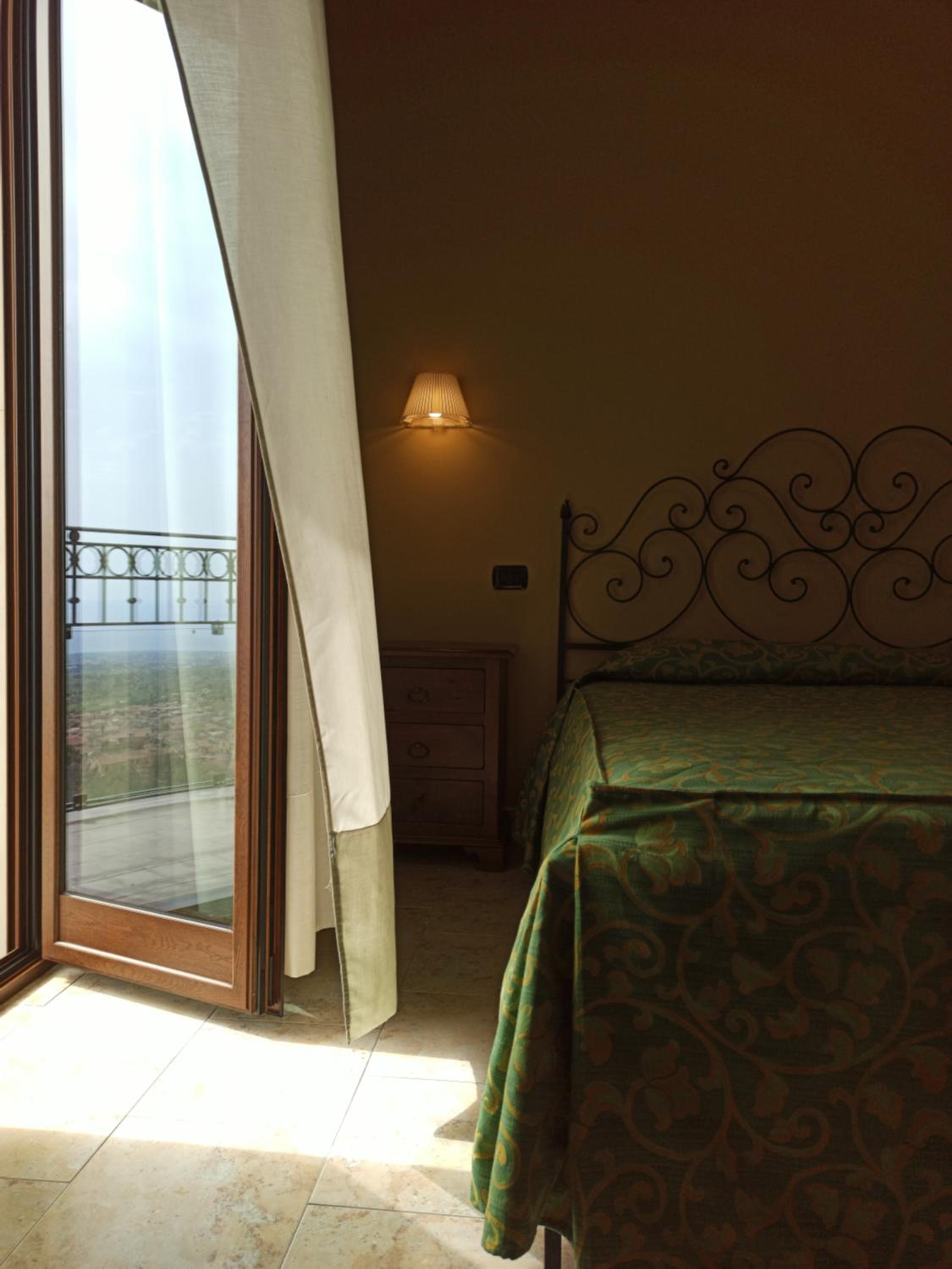 Double Room - Photo 5