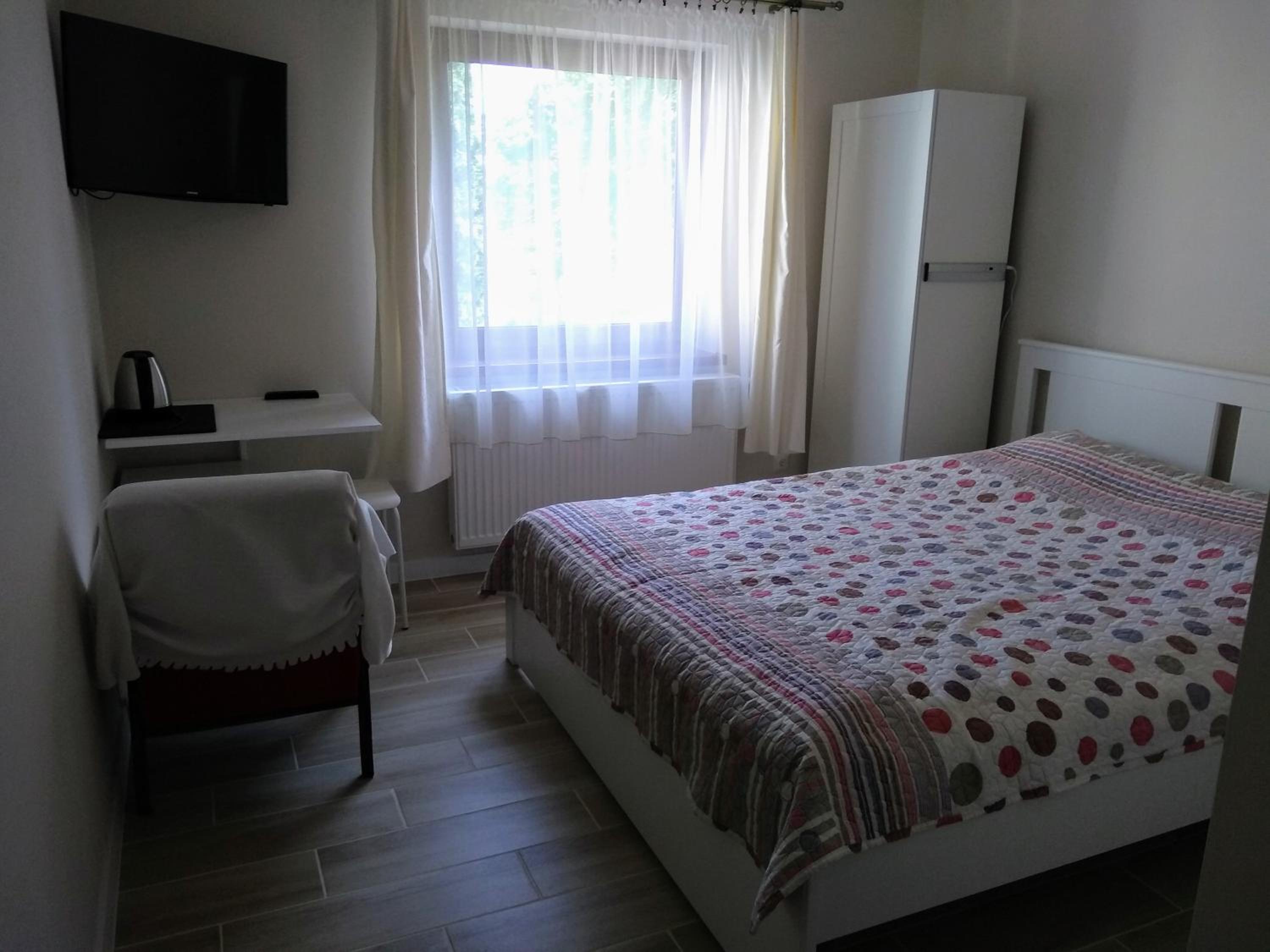 Double Room with Private Bathroom - Photo 1