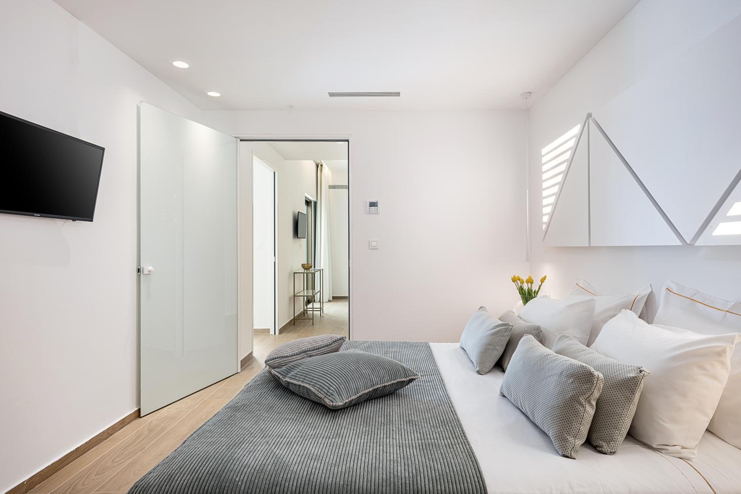 One-Bedroom Apartment with Private Pool (No View) thumbnail 5