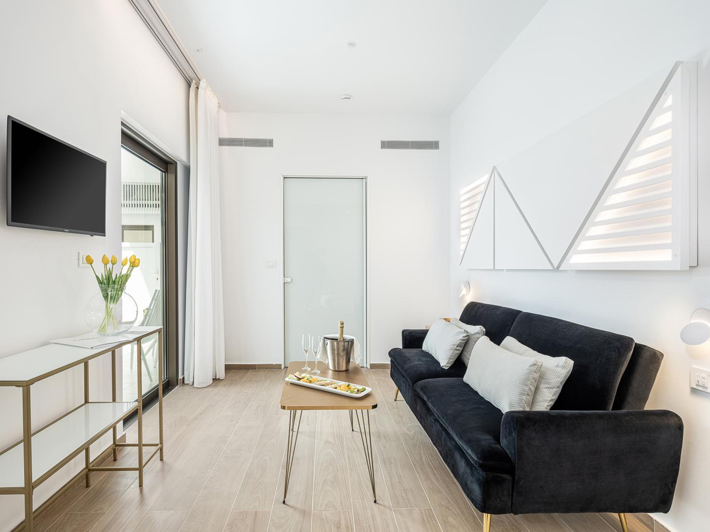 One-Bedroom Apartment with Private Pool (No View)
