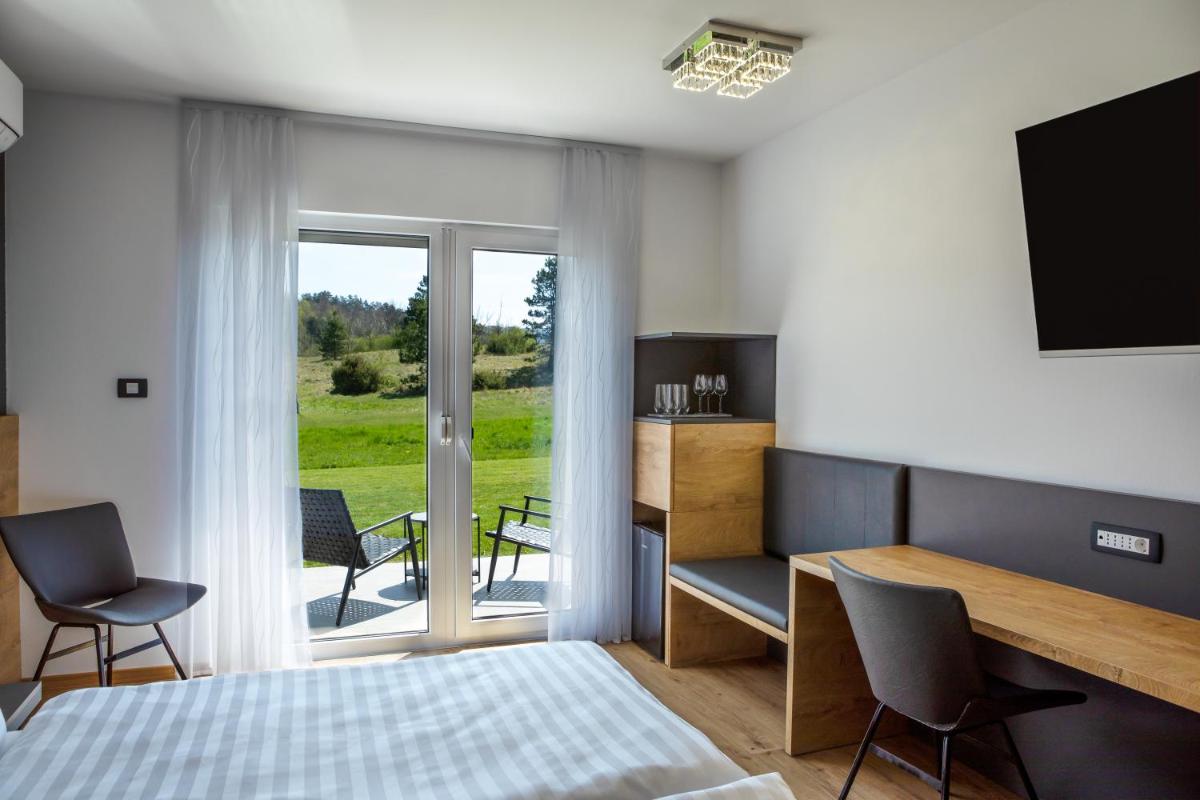 Superior Triple Room photo 3
