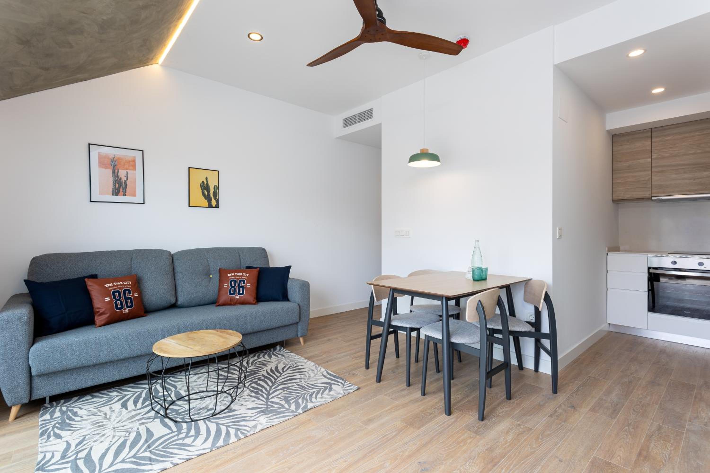Deluxe One-Bedroom Penthouse  photo 2