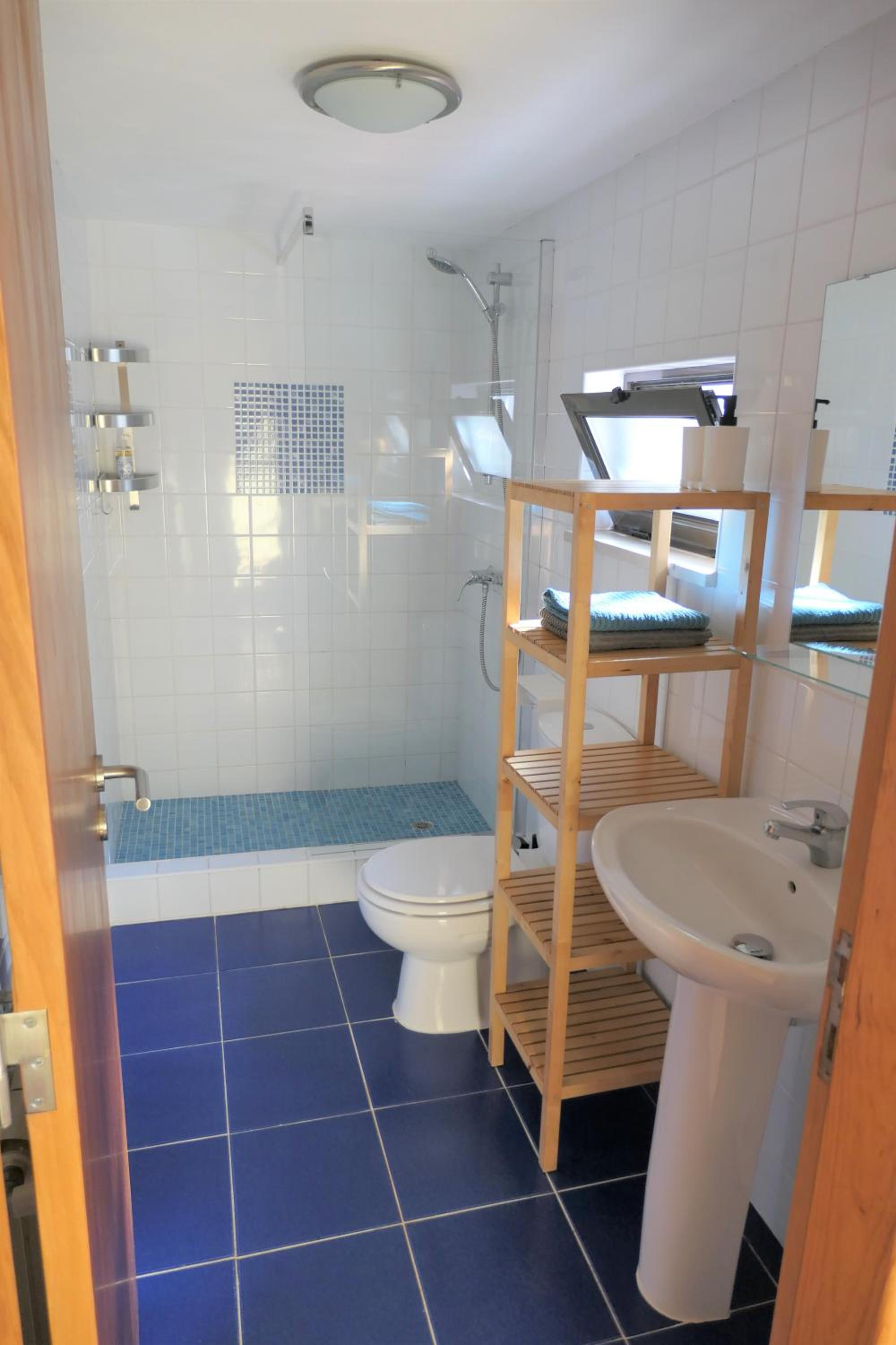 Family Room with Private Bathroom photo 3