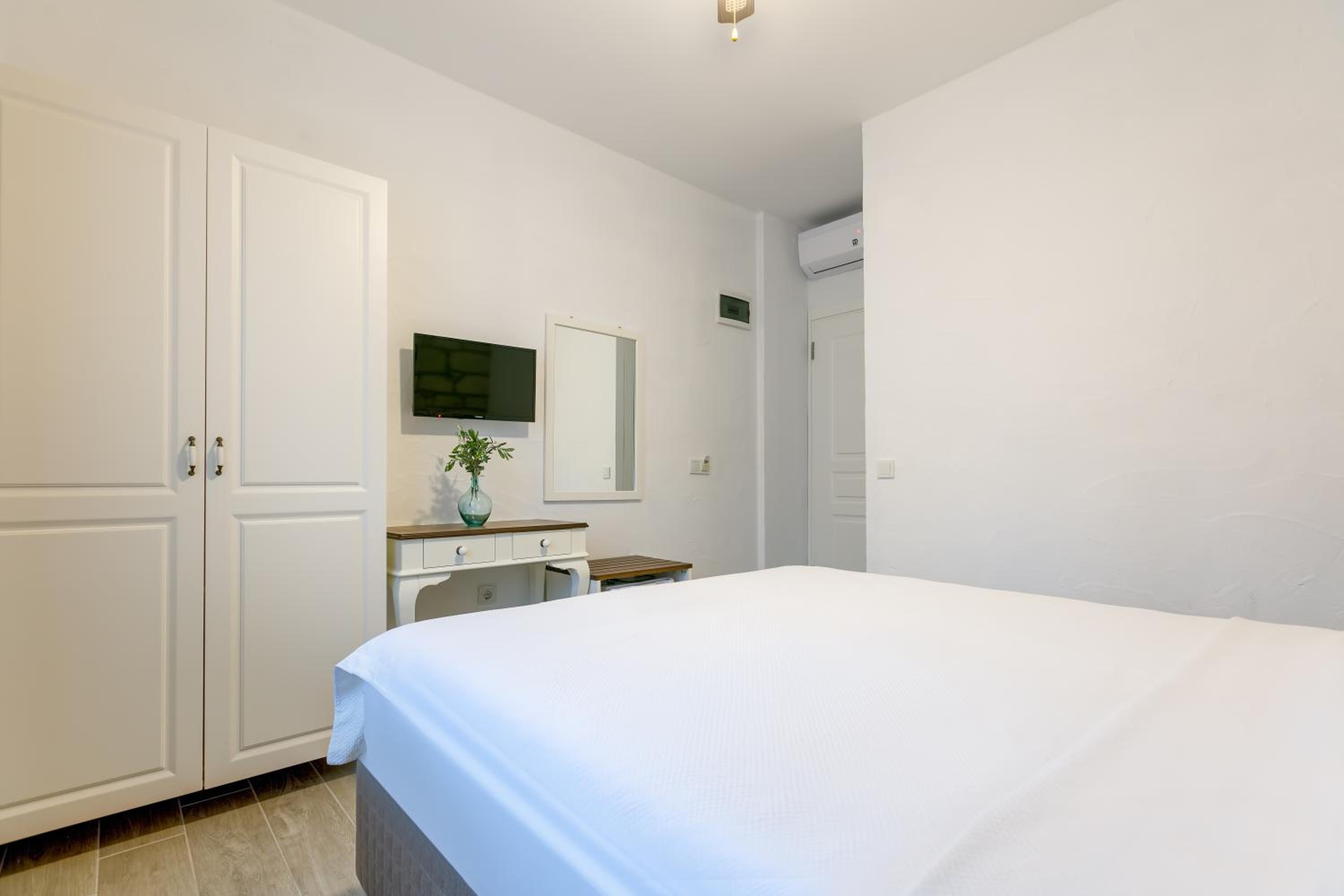 Standard Double Room - Photo 3