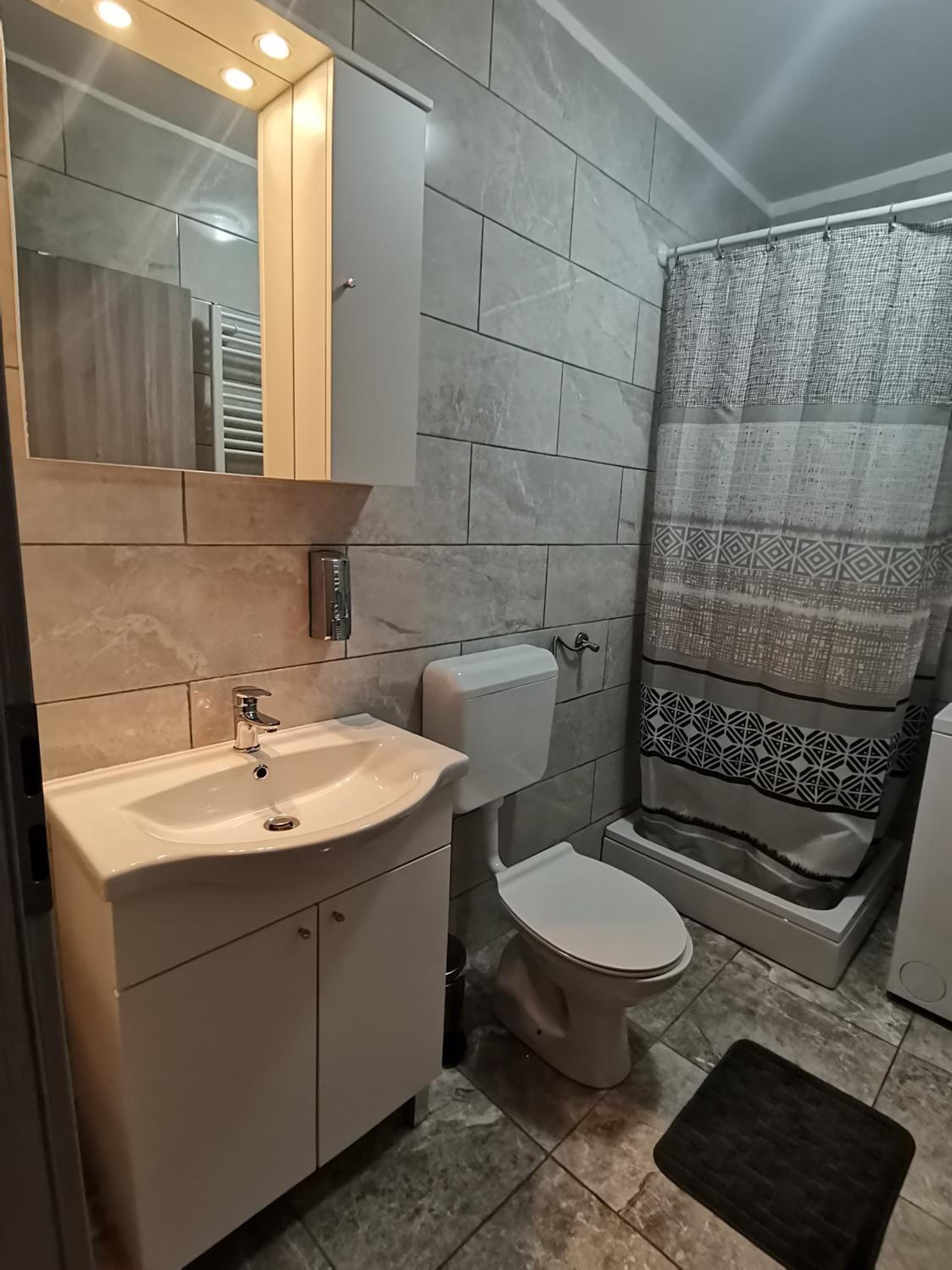 Apartment with Balcony - Photo 18