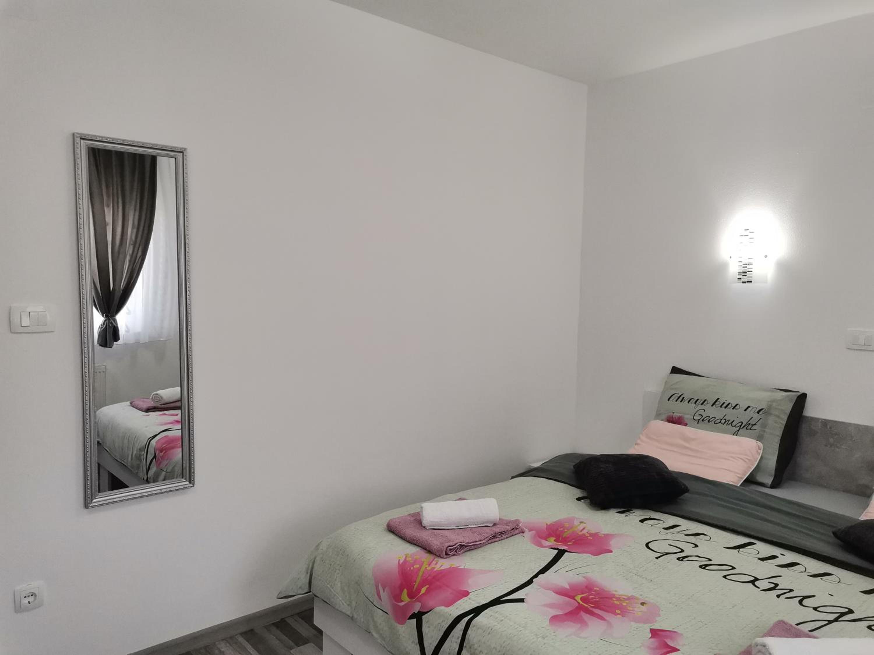 Apartment with Balcony - Photo 23