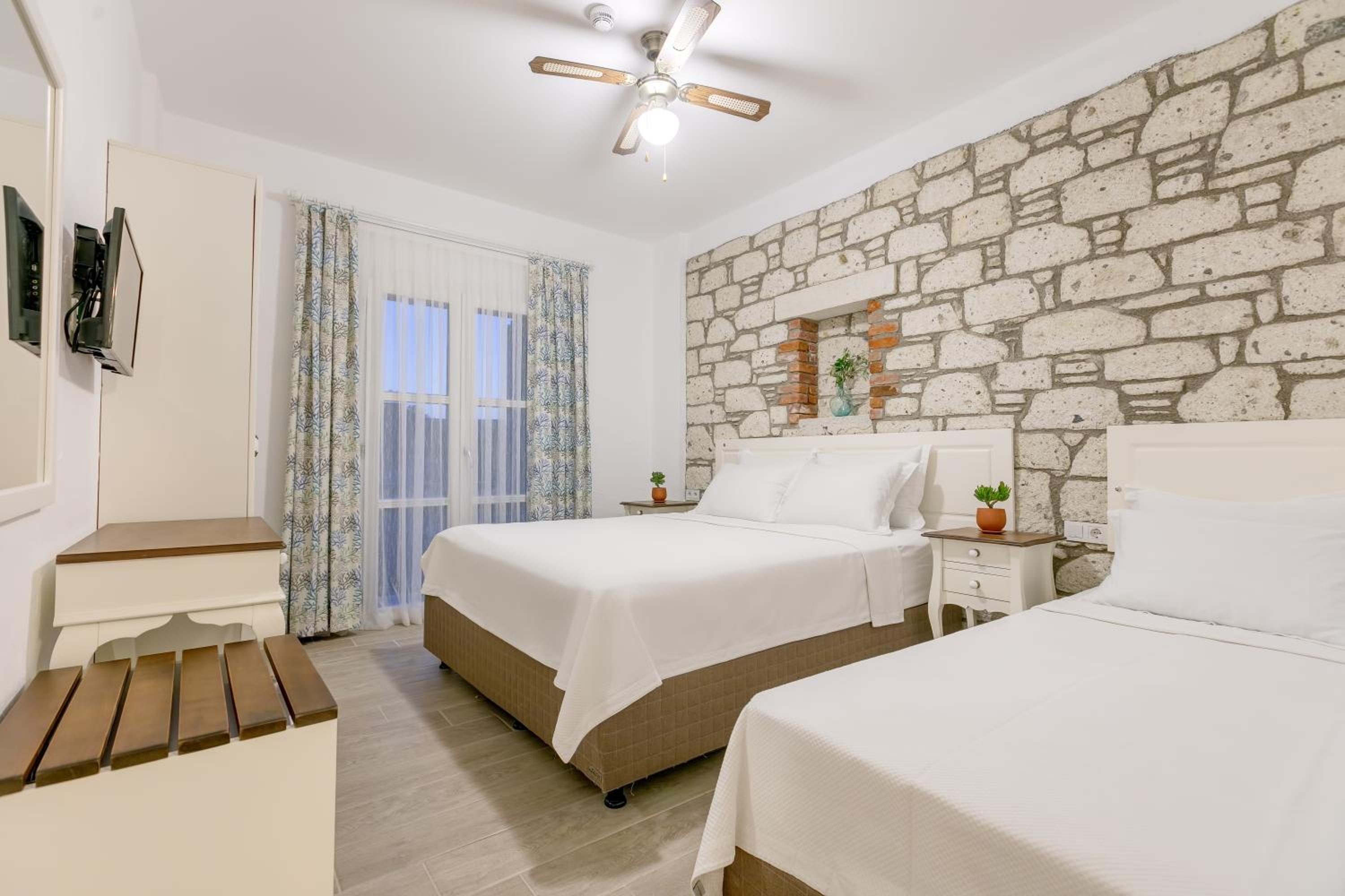 Triple Room - Photo 1