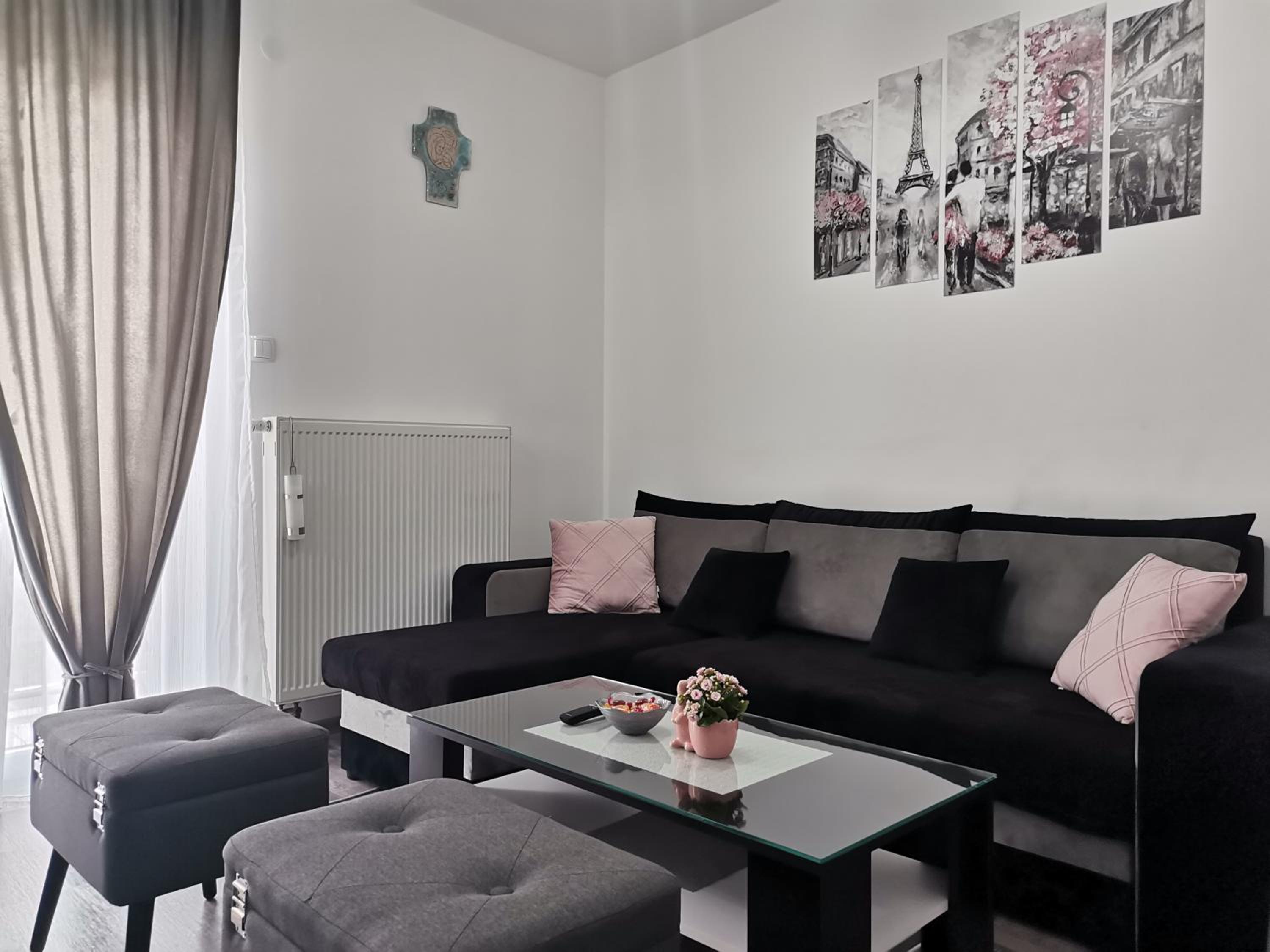 Apartment with Balcony - Photo 31