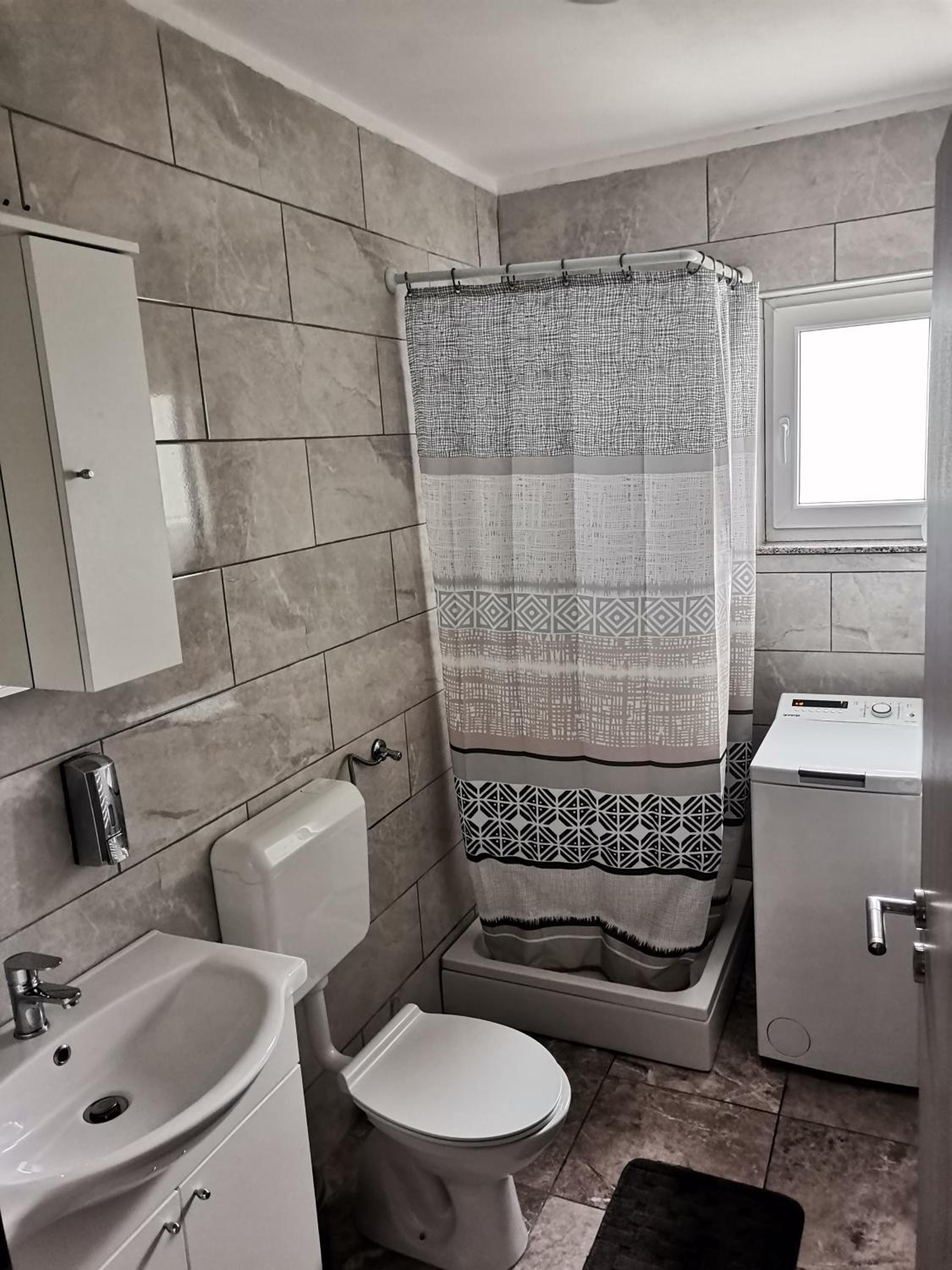 Apartment with Balcony - Photo 17