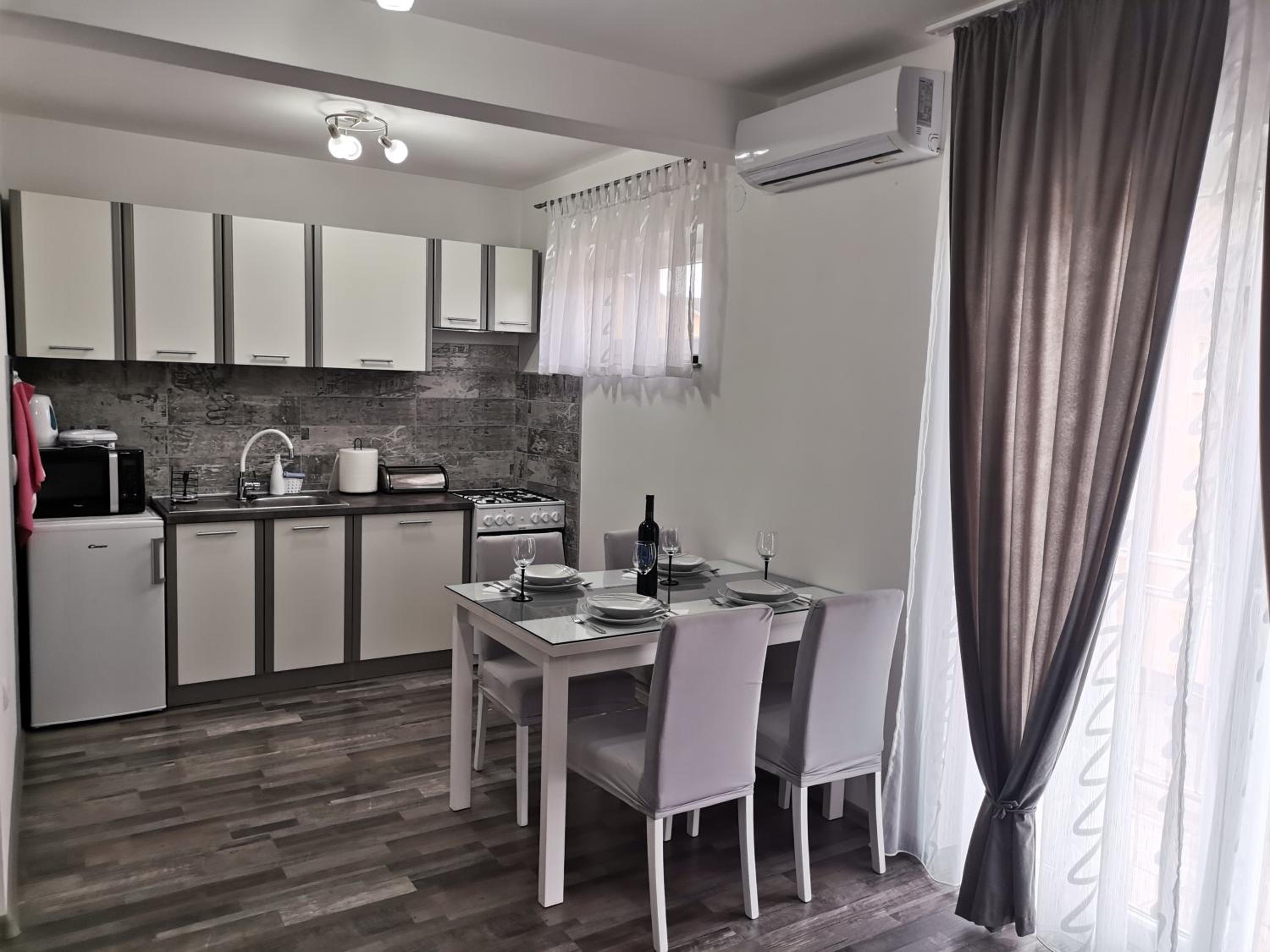 Apartment with Balcony - Photo 26