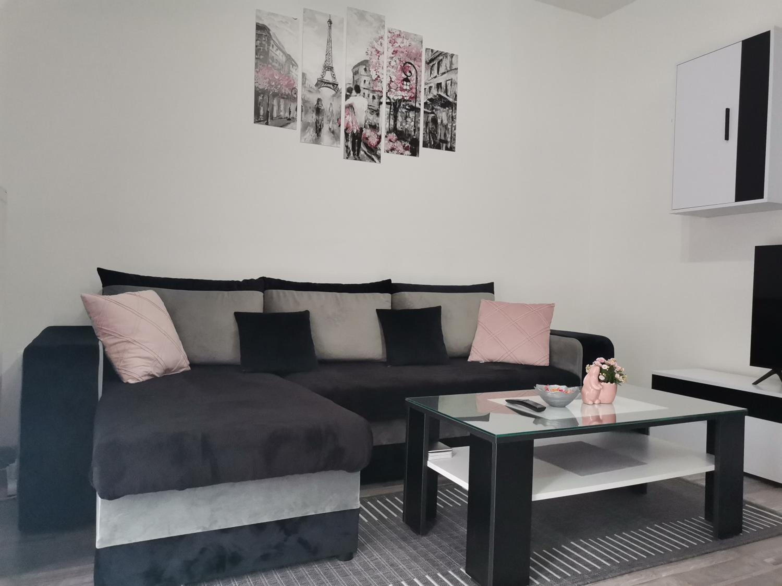 Apartment with Balcony - Photo 30