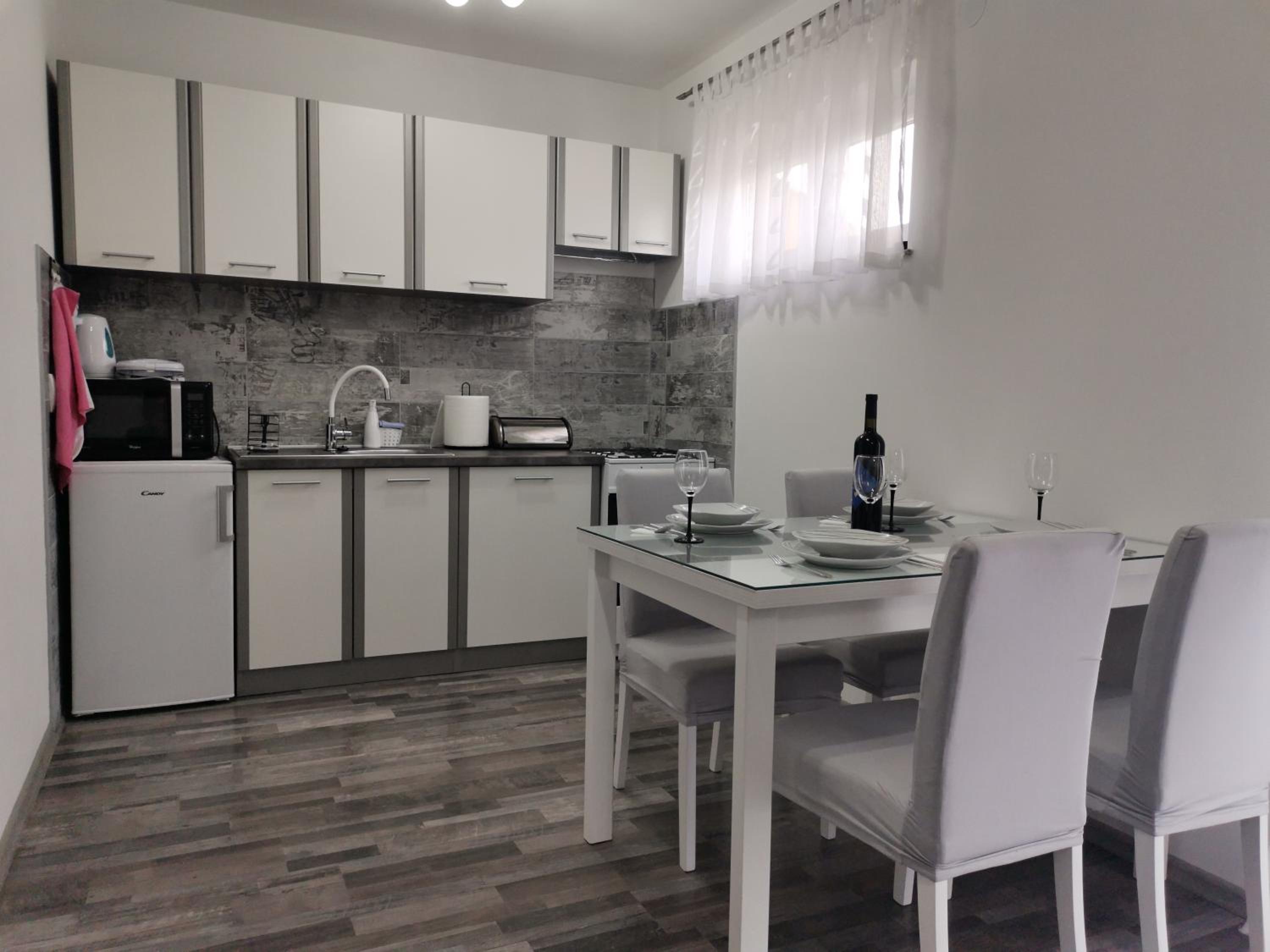 Apartment with Balcony - Photo 28