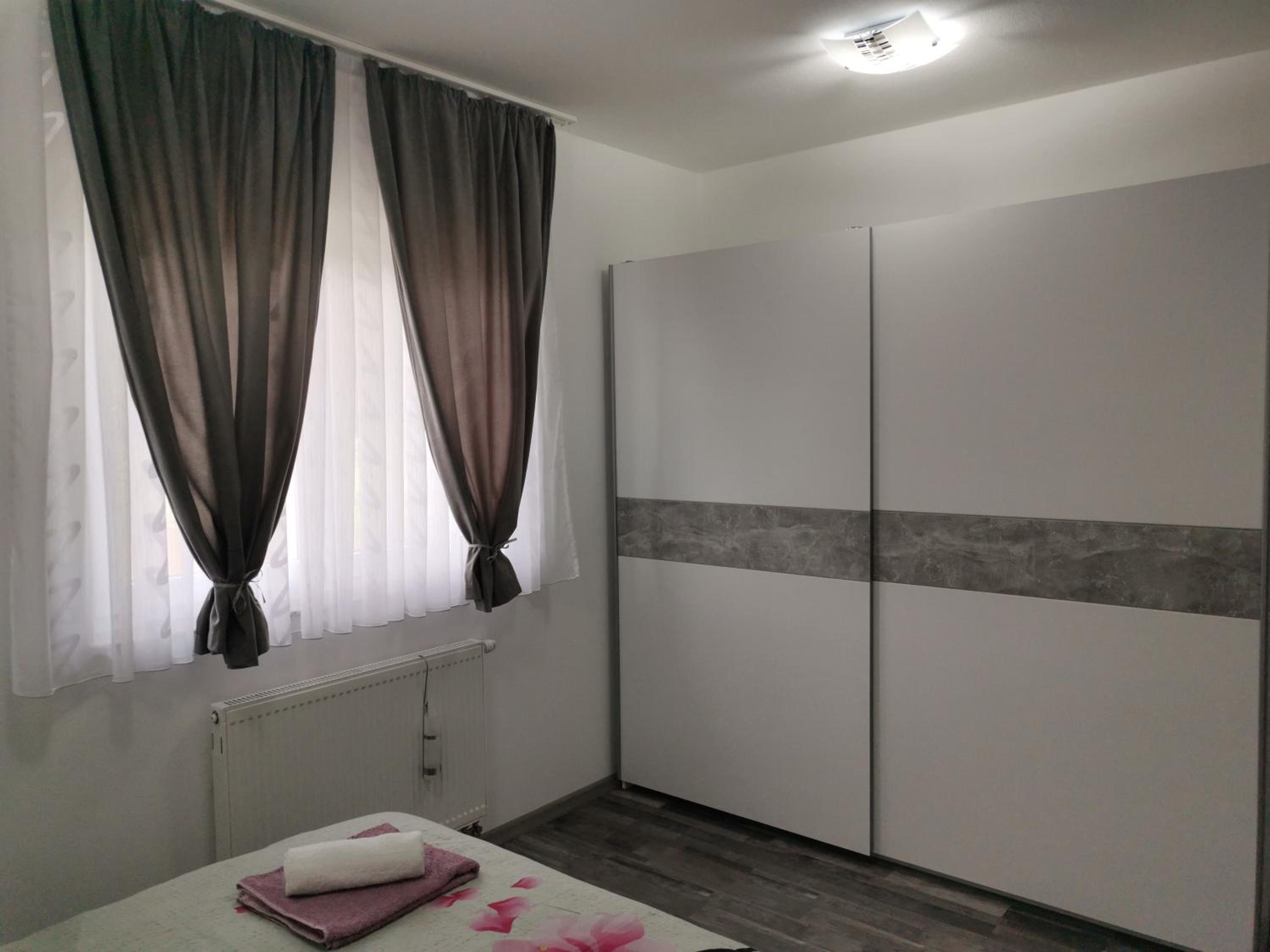 Apartment with Balcony - Photo 34