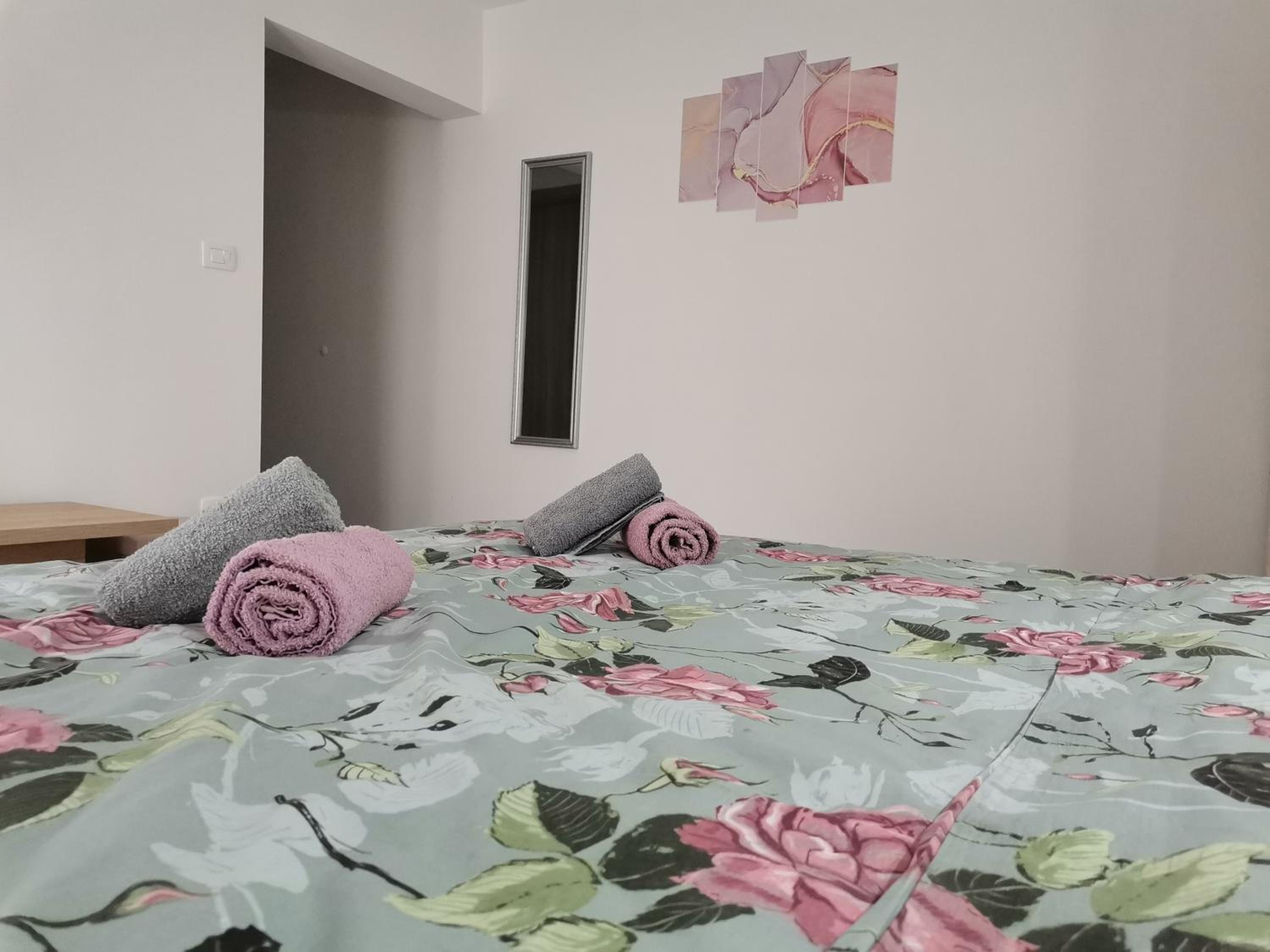 King Room with Balcony - Photo 5