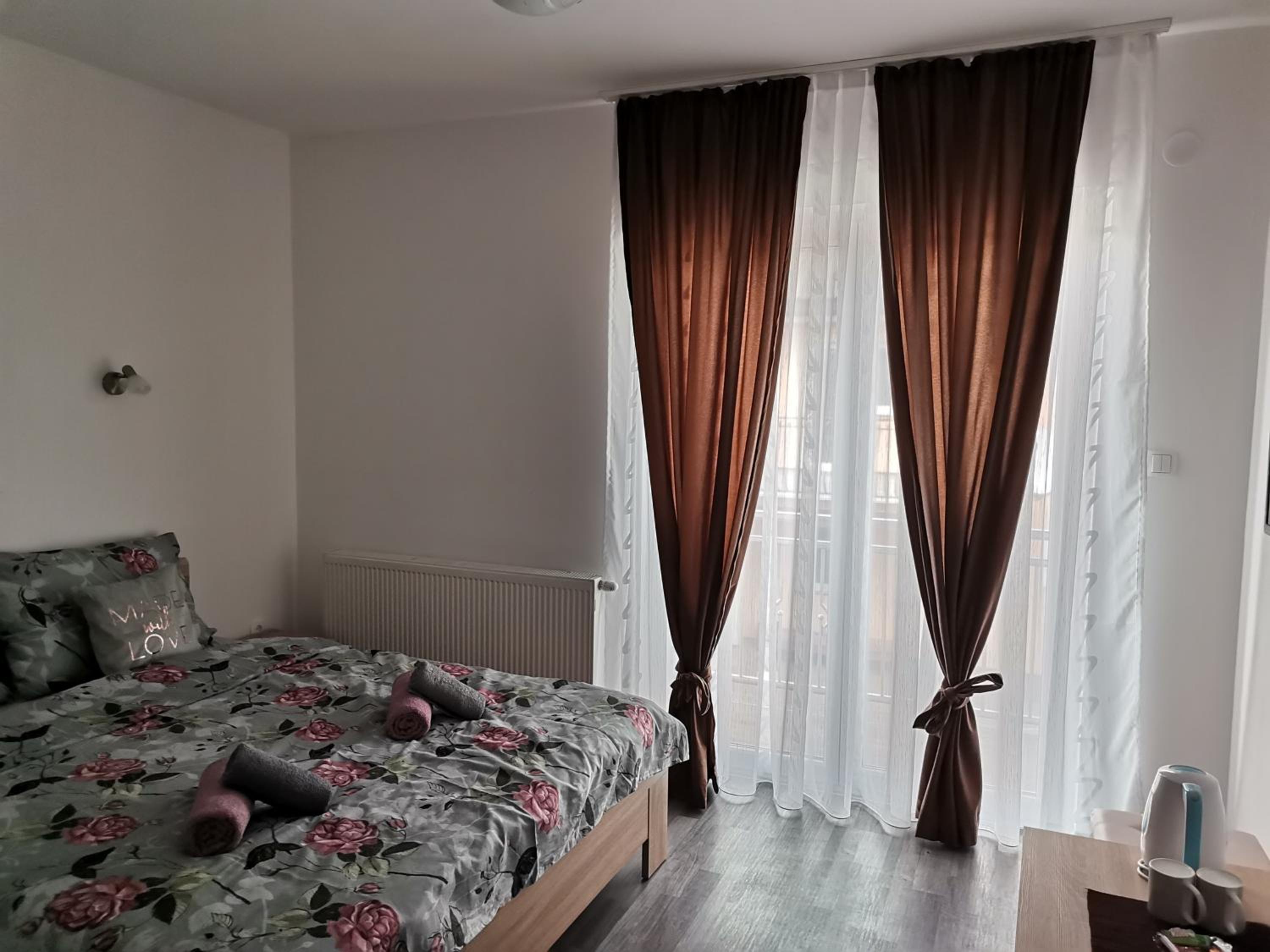 King Room with Balcony - Photo 21