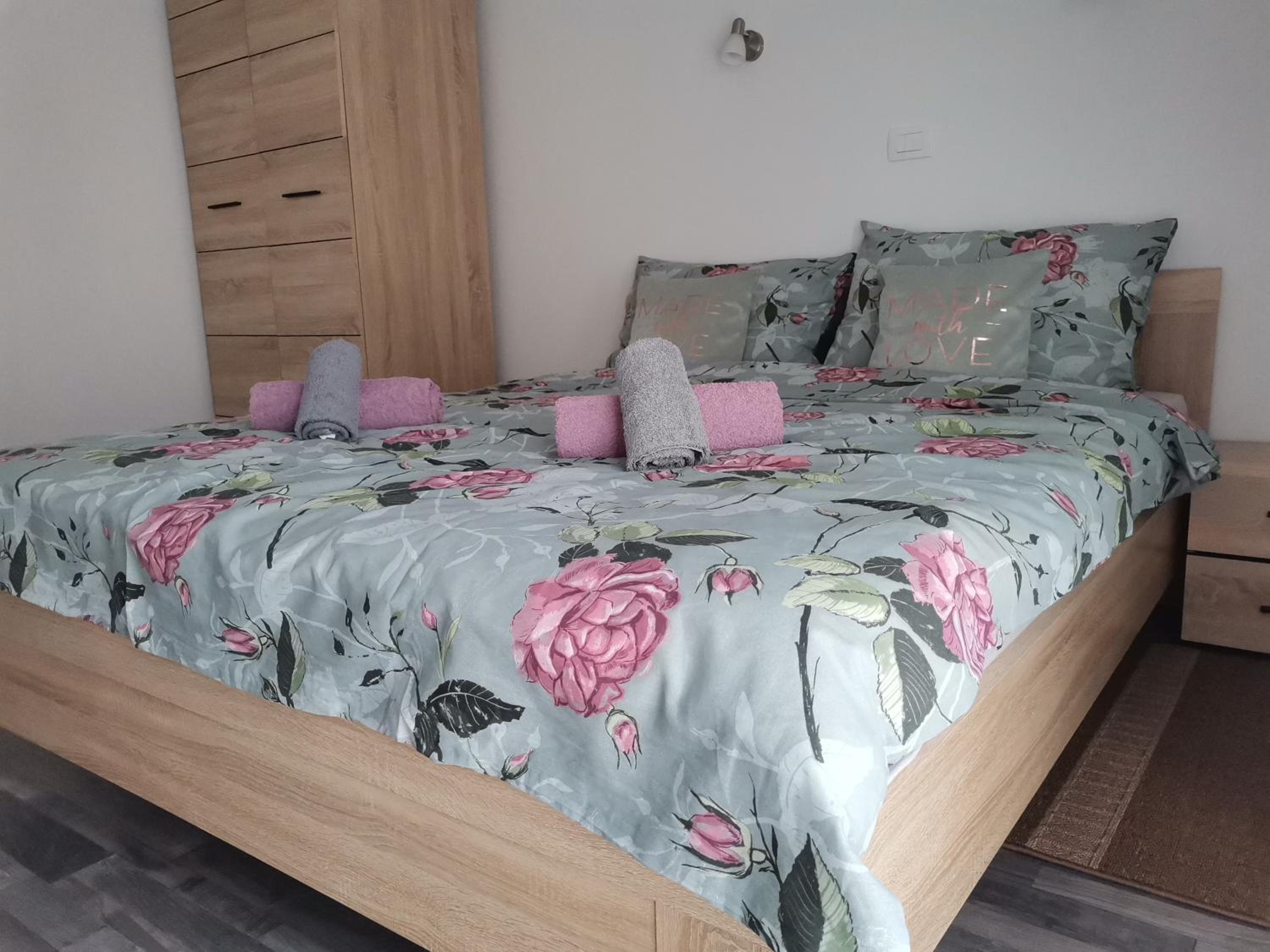 King Room with Balcony - Photo 19