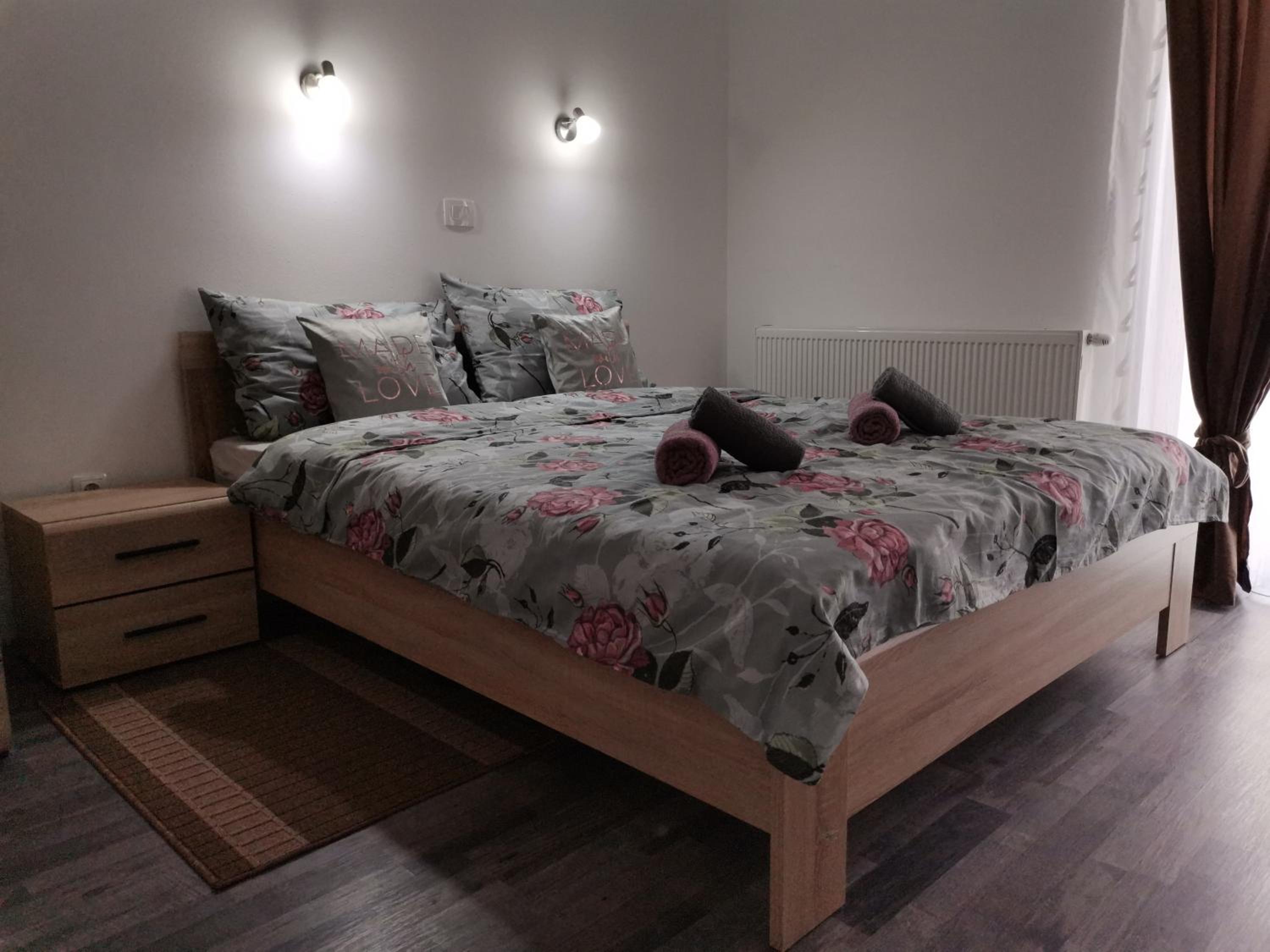 King Room with Balcony - Photo 22