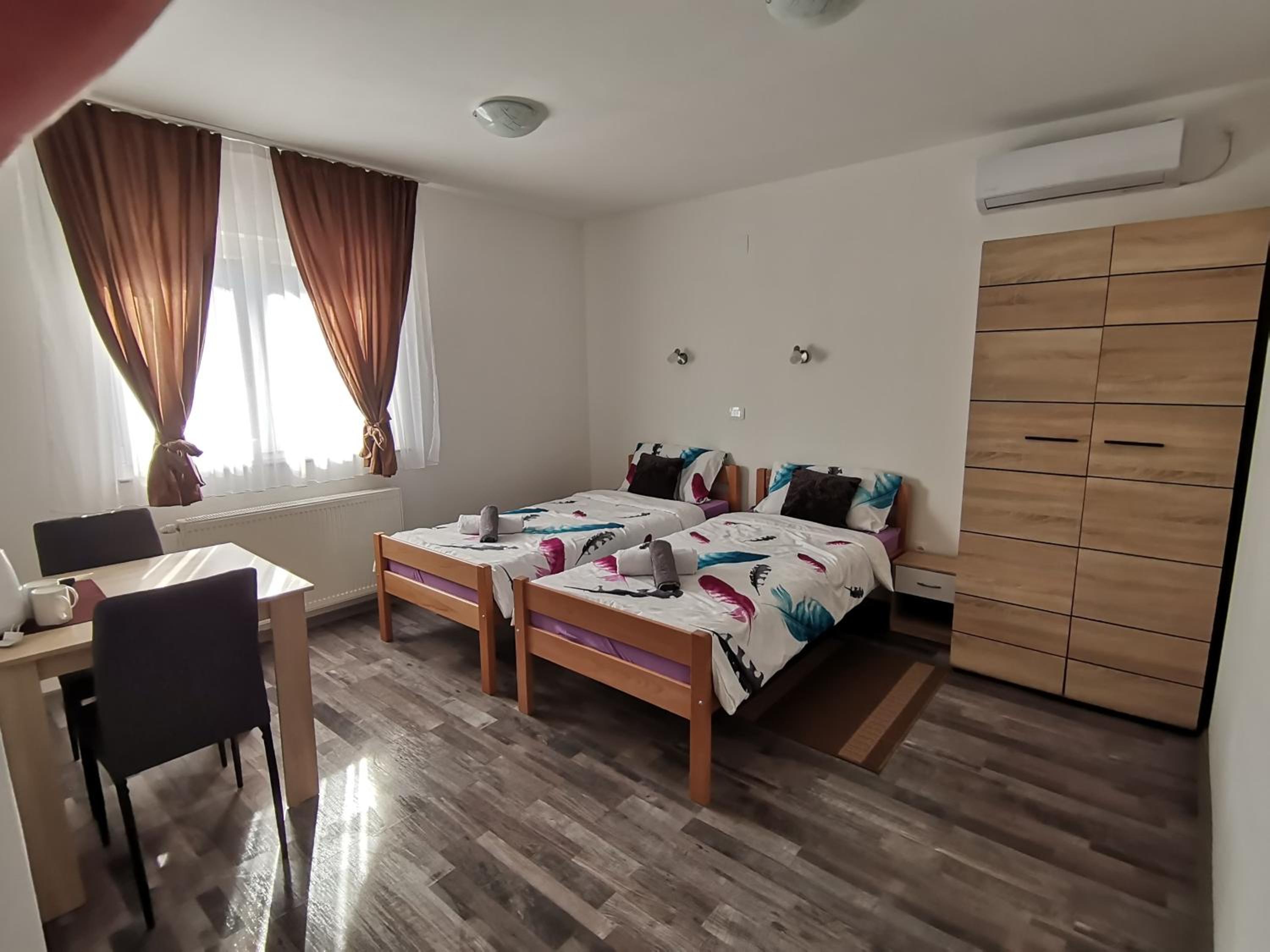 Twin Room with Private Bathroom - Photo 1