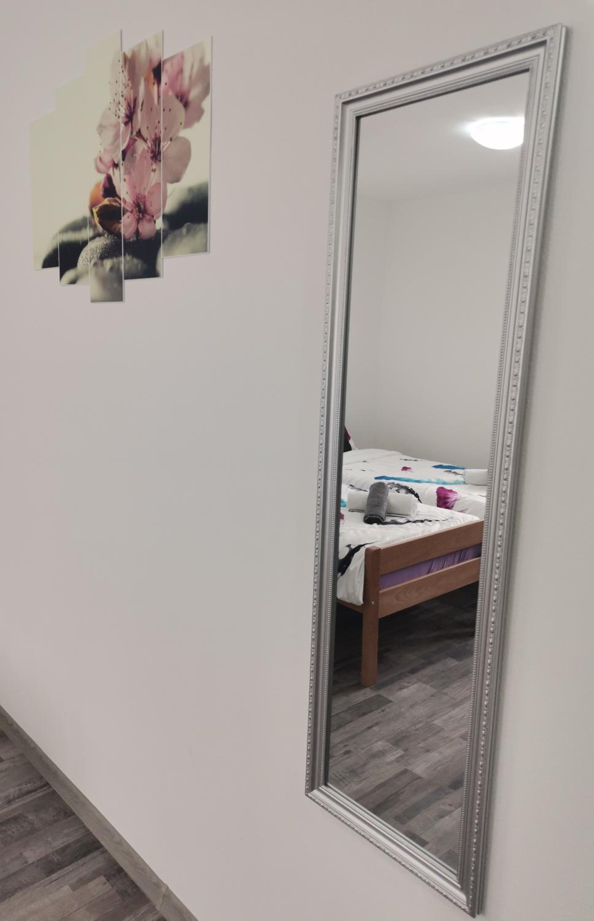 Twin Room with Private Bathroom - Photo 23