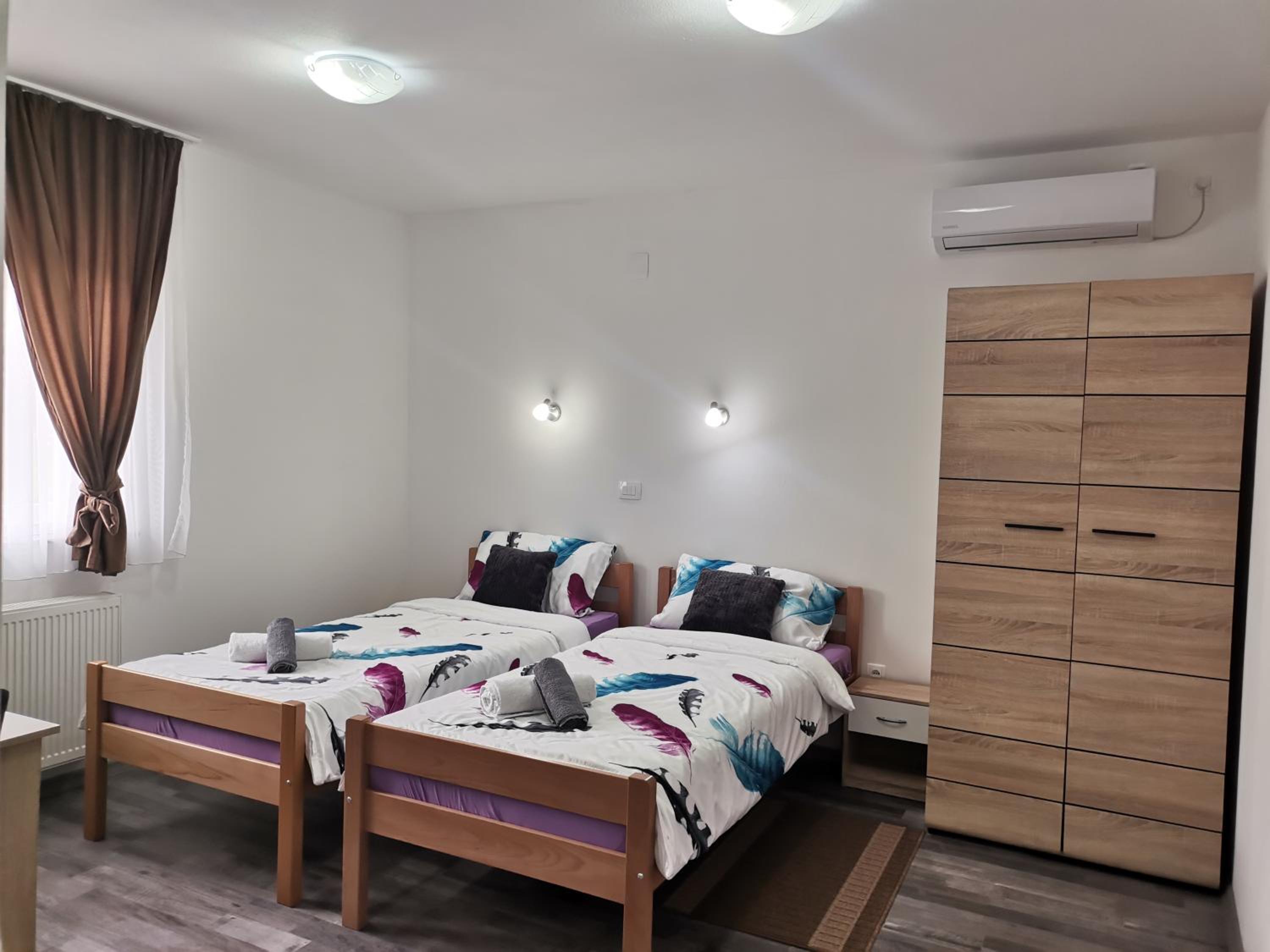 Twin Room with Private Bathroom - Photo 21