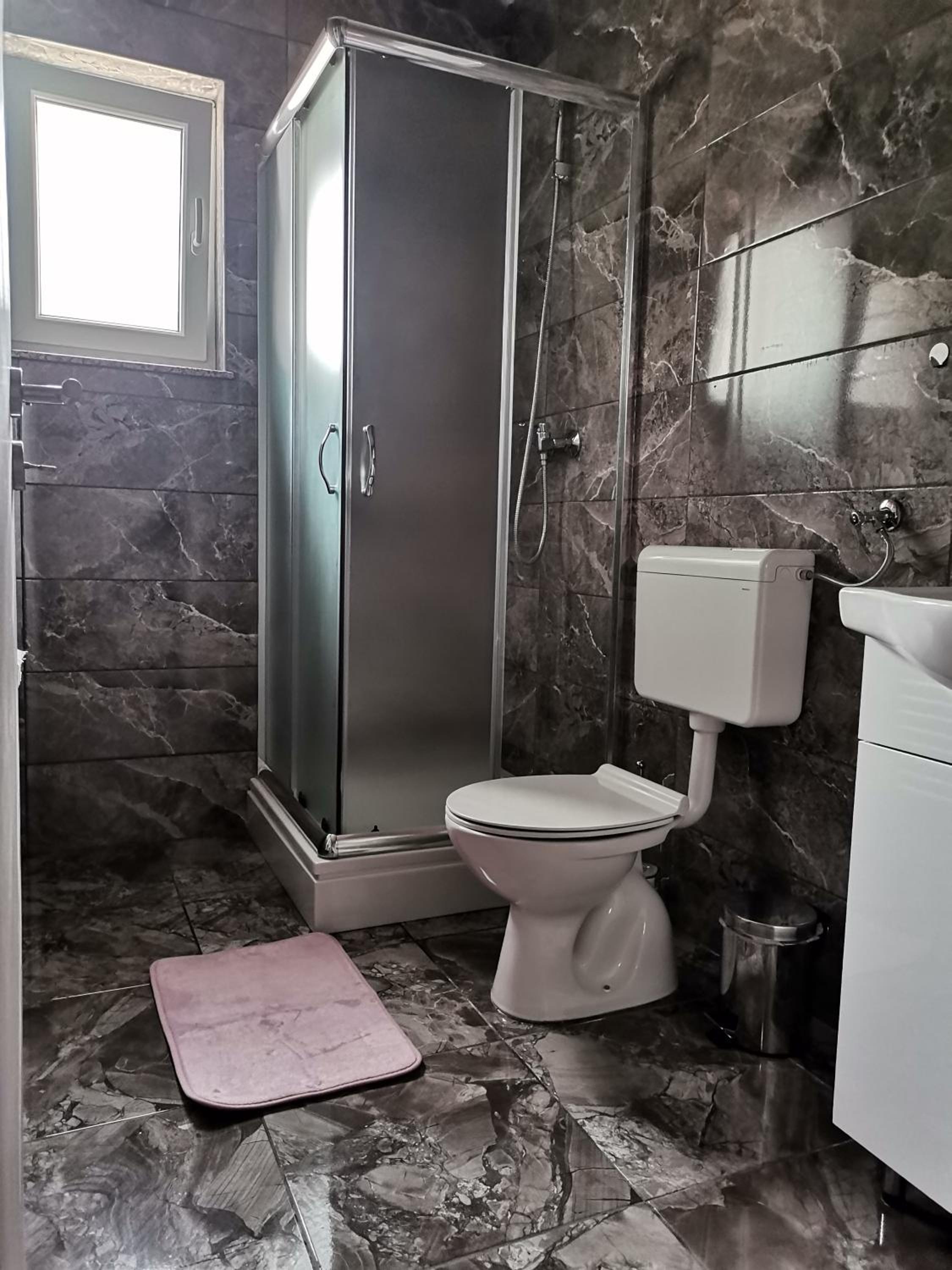 Twin Room with Private Bathroom - Photo 17
