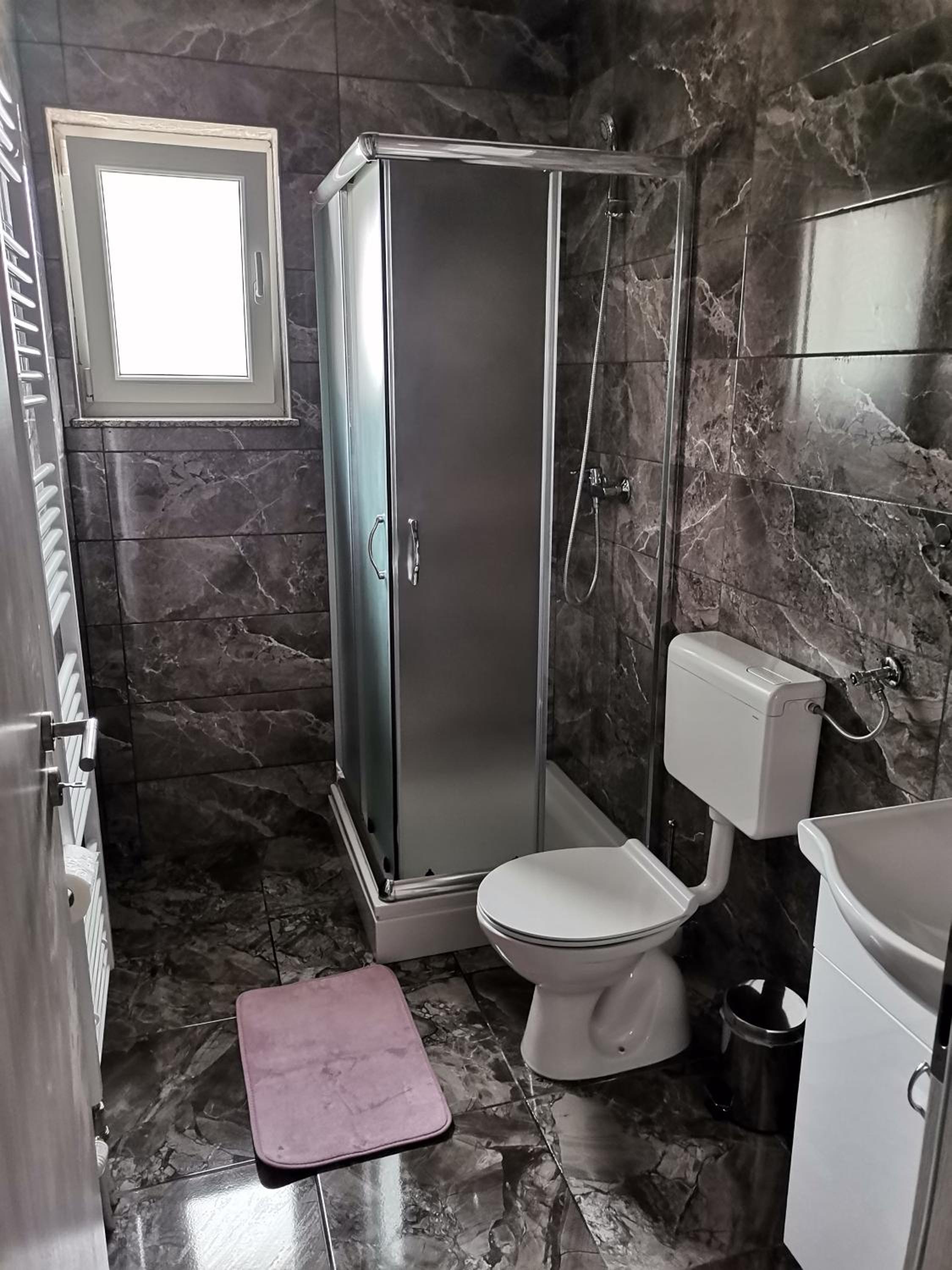 Twin Room with Private Bathroom - Photo 19