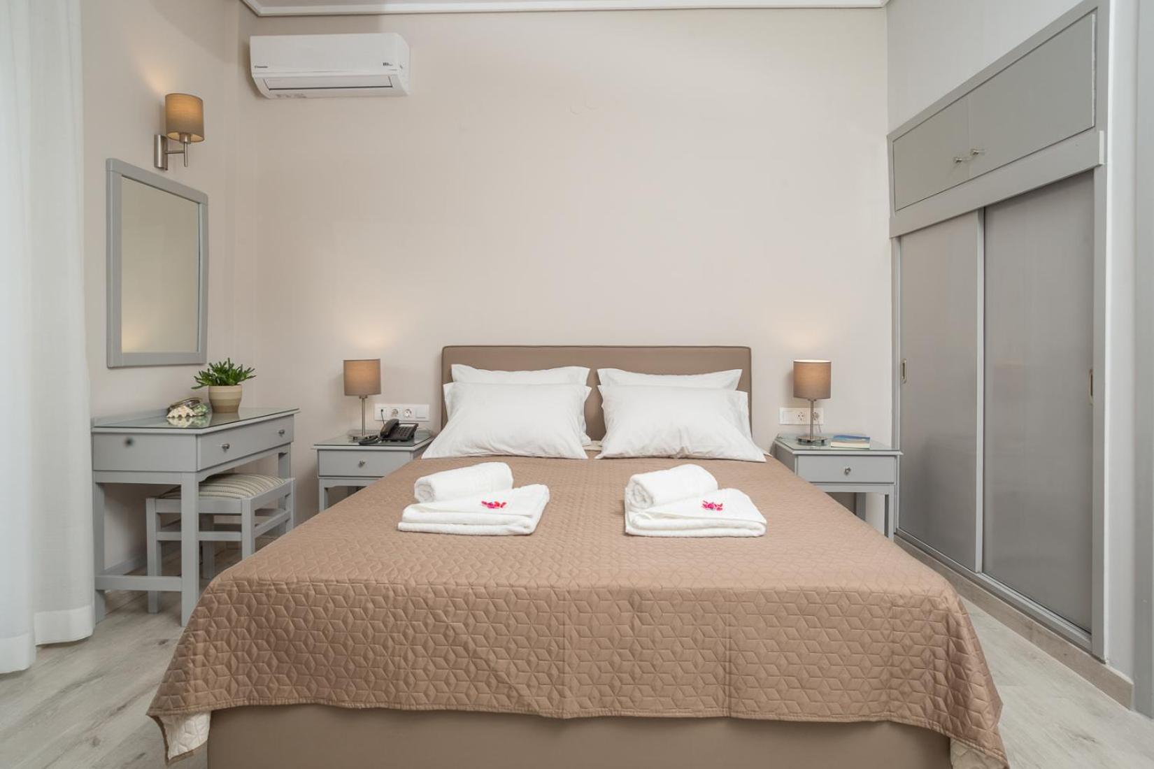 Queen Room with Balcony photo 3