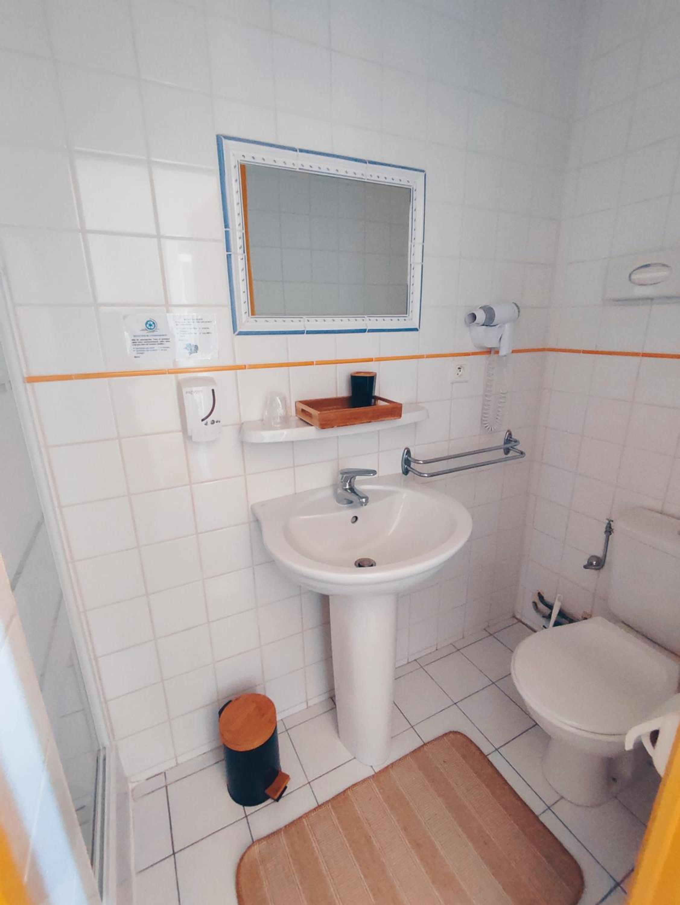 Family Room with Private Bathroom photo 2