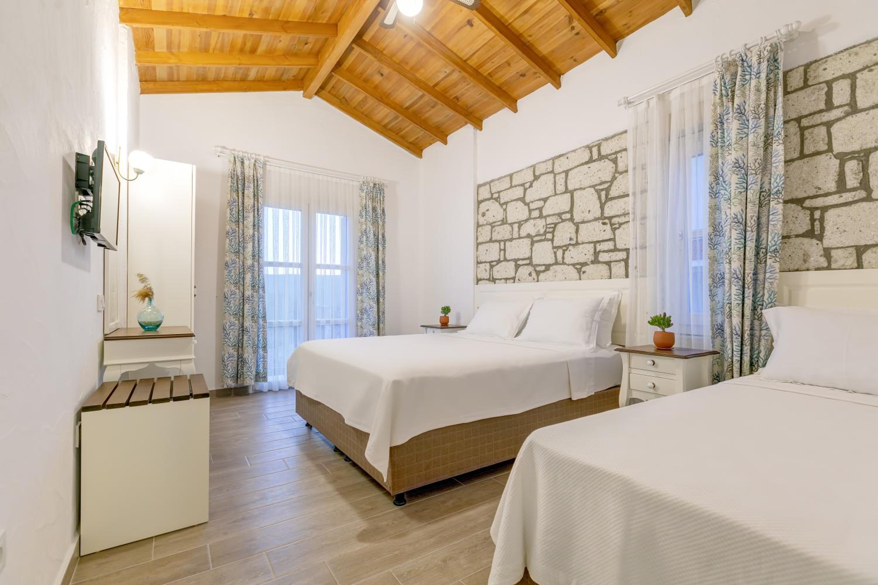 Superior Triple Room - Photo 1